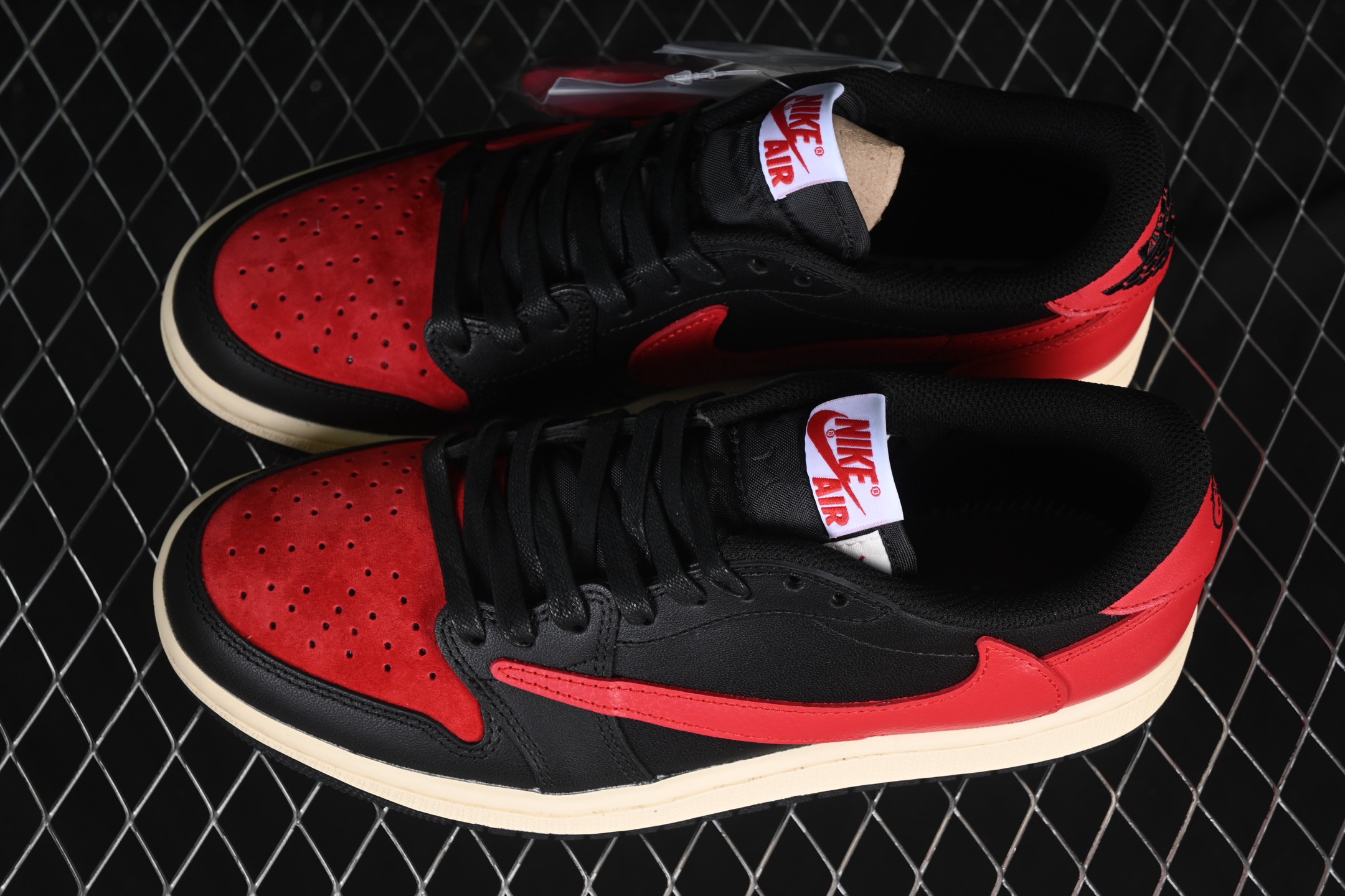 💰280公司级💰380纯原
Travis Scott x Air Jordan 1 Low OG AJ1 乔1倒勾低帮 DZ4137-700
尺码：36 36.5 37.5 38 38.5 39 40 40.5 41 42 42.5 43 44 44.5 45 46 47.5 WMD4