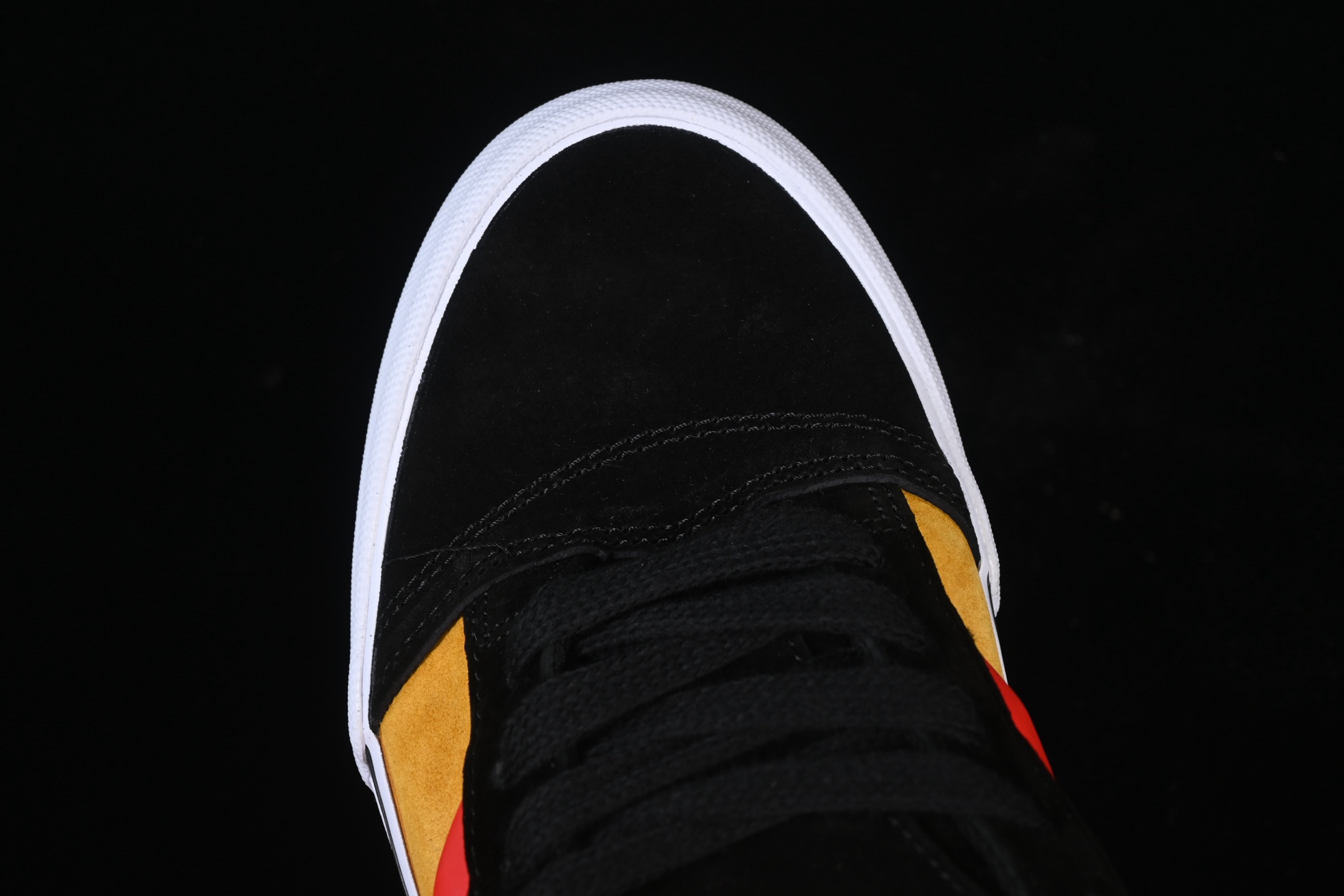 💰140纯原
 Vans Knu Skool 万斯低帮休闲滑板鞋 VN000CS0END
#工艺：硫化1:1（重量1:1、真标、原钢印、材质标、鞋型标、合格证）
尺码：35 36 36.5 37 38 38.5 39 40 40.5 41 42 42.5 43 44 M.C3