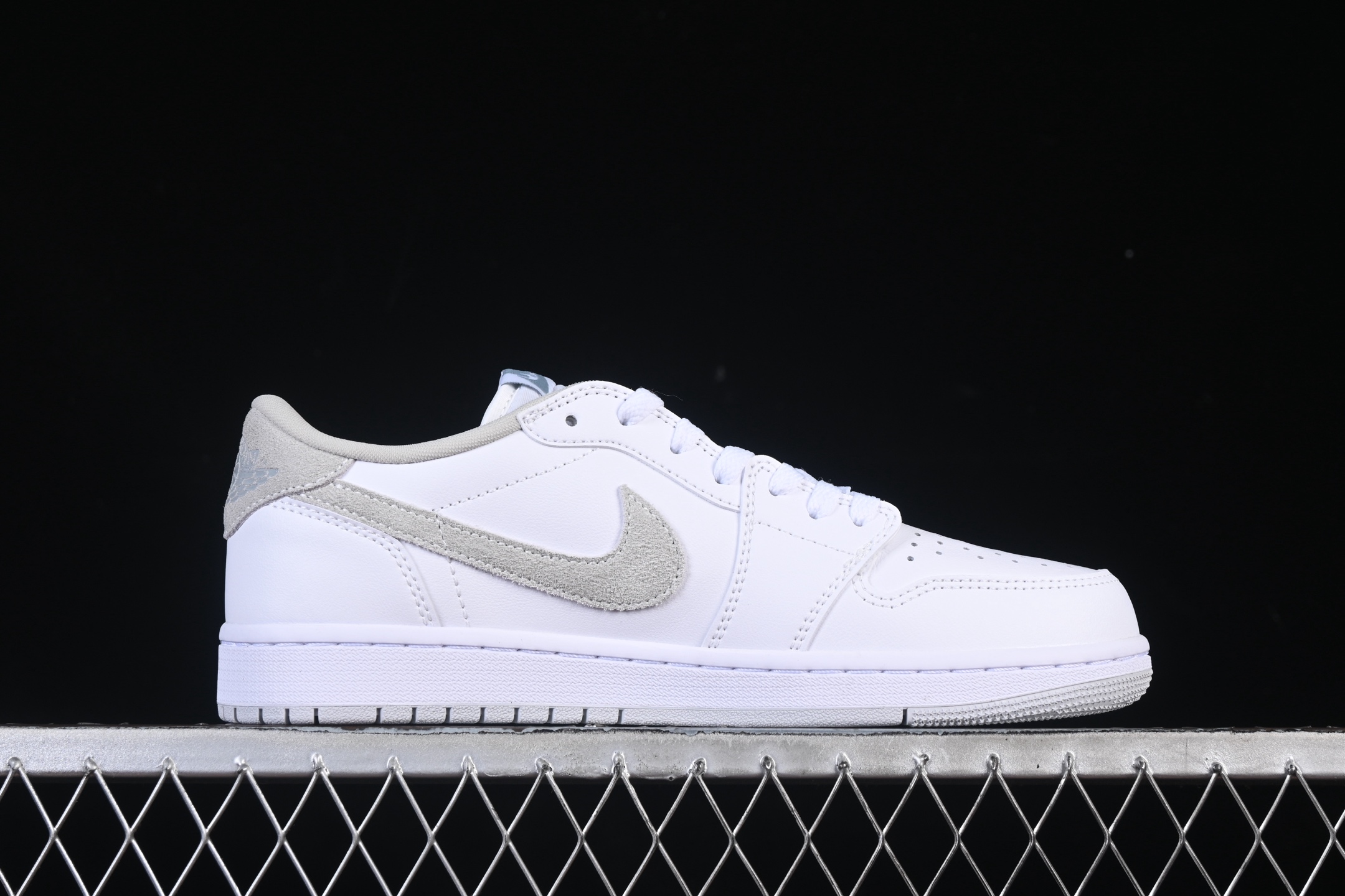 💰200公司级💰240纯原
 Air Jordan 1 Low OG "Neutral Grey" AJ1 乔1简约白灰 低帮文化休闲板鞋 CZ0775-100
尺码：35.5 36 36.5 37.5 38 38.5 39 40 40.5 41 42 42.5 43 44 44.5 45 M.D4