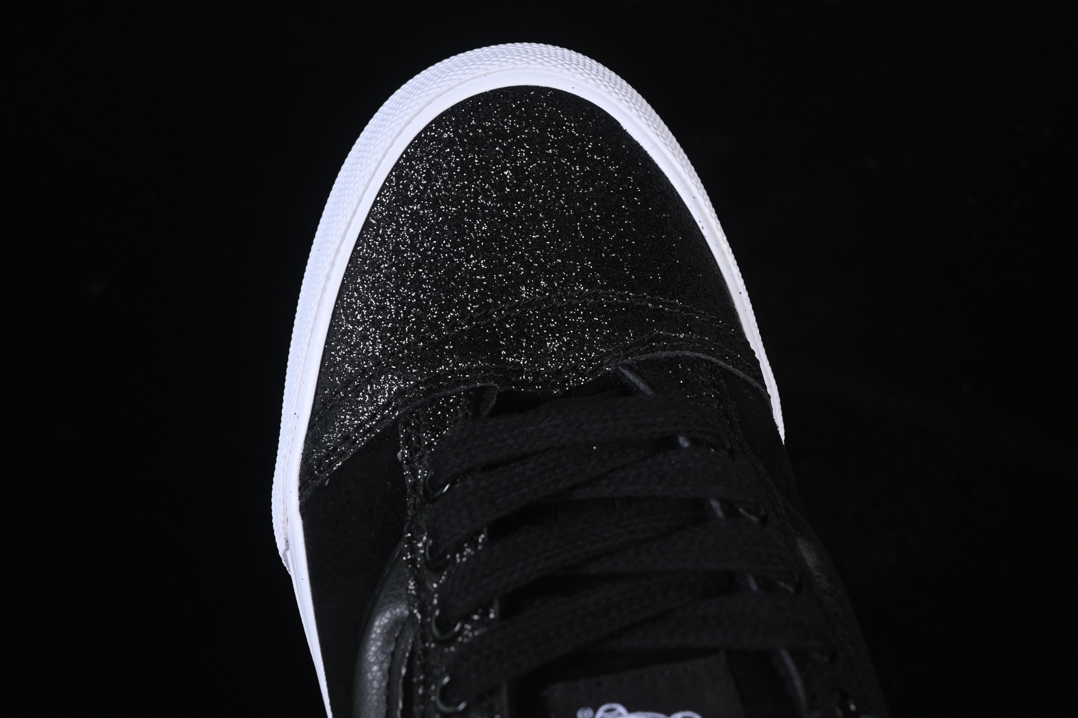 💰140纯原
 Vans Knu Skool 万斯低帮休闲滑板鞋 VN000VB4CJK
#工艺：硫化1:1（重量1:1、真标、原钢印、材质标、鞋型标、合格证）
尺码：35 36 36.5 37 38 38.5 39 40 40.5 41 42 42.5 43 44 M.C3