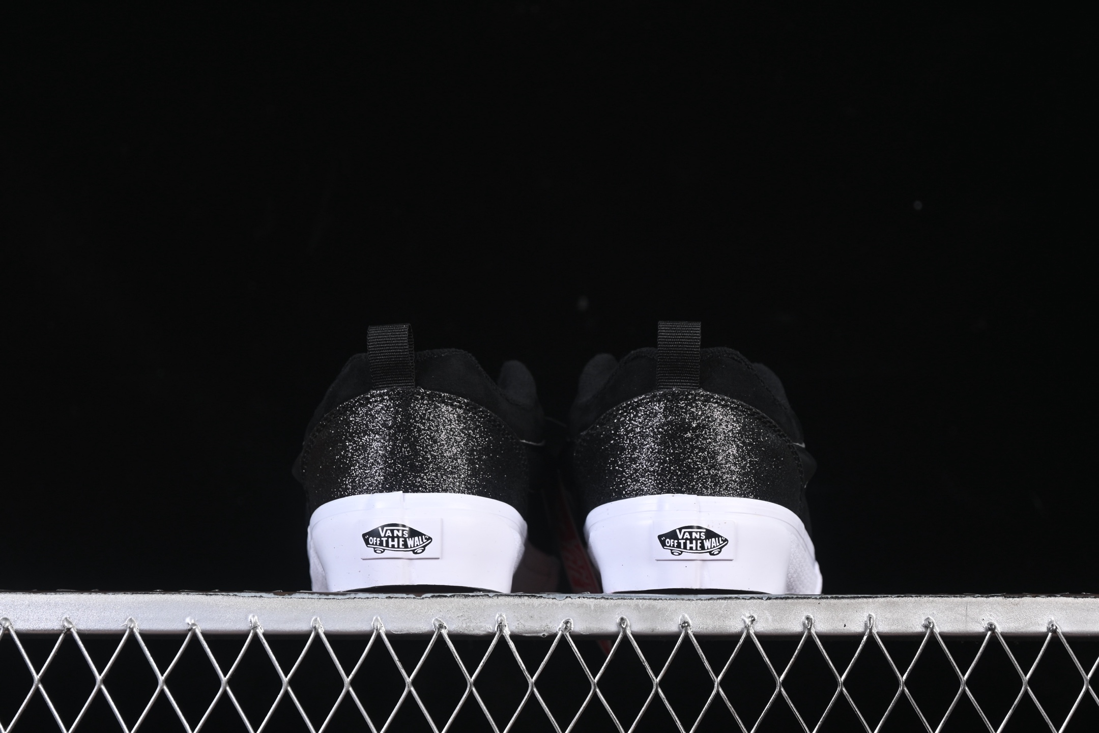 💰140纯原
 Vans Knu Skool 万斯低帮休闲滑板鞋 VN000VB4CJK
#工艺：硫化1:1（重量1:1、真标、原钢印、材质标、鞋型标、合格证）
尺码：35 36 36.5 37 38 38.5 39 40 40.5 41 42 42.5 43 44 M.C3