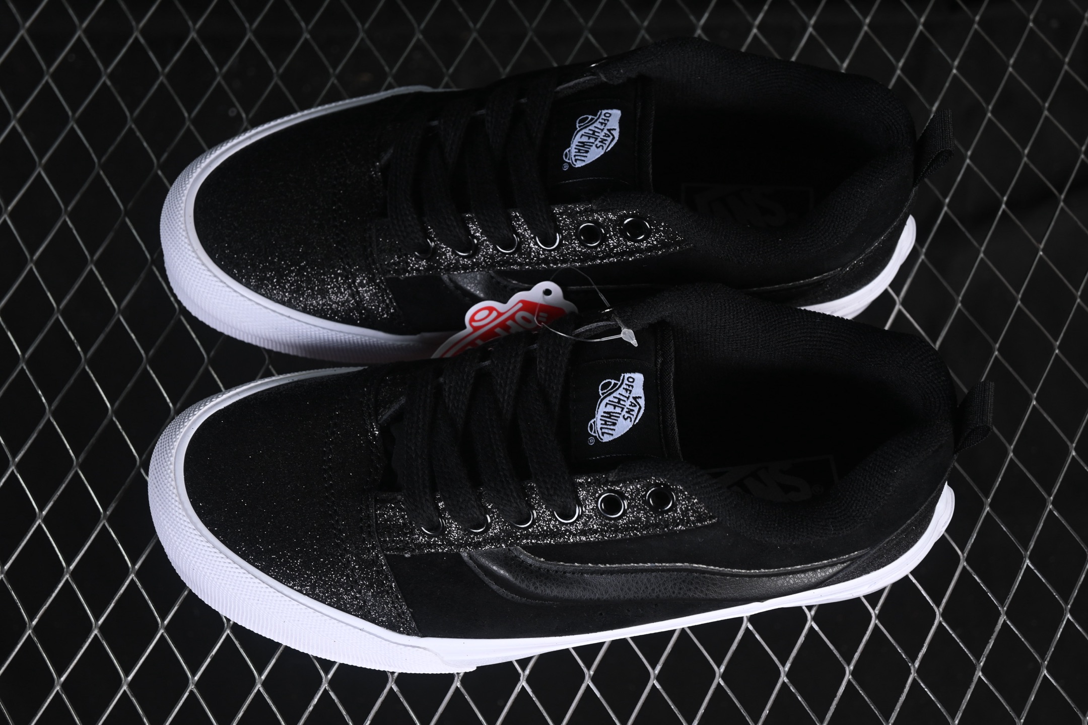 💰140纯原
 Vans Knu Skool 万斯低帮休闲滑板鞋 VN000VB4CJK
#工艺：硫化1:1（重量1:1、真标、原钢印、材质标、鞋型标、合格证）
尺码：35 36 36.5 37 38 38.5 39 40 40.5 41 42 42.5 43 44 M.C3