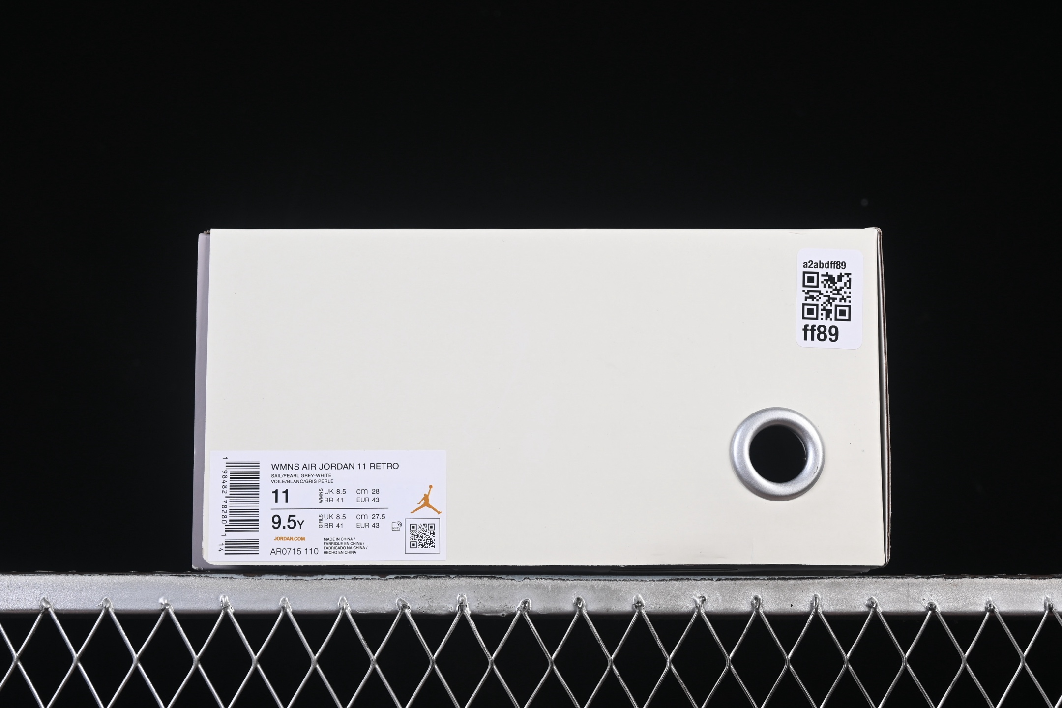 💰480纯原
Air Jordan 11 Retro "Pearl" AJ11 乔11珍珠白 AR0715-110
#大厂出品 原楦原纸板 客供原厂材料开发 极致一眼正品既视感 细节如图所示
尺码：36 36.5 37.5 38 38.5 39 40 40.5 41 42 42.5 43 44 44.5 45 46 47.5 P.E5