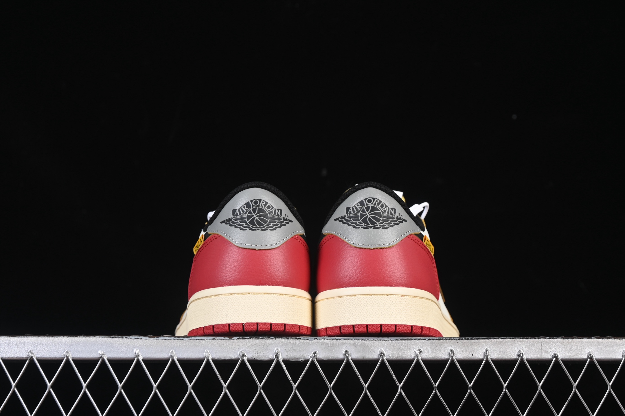 💰300纯原
Air Jordan 1 Low AJ1 乔1 UN白红 低帮文化休闲板鞋 HQ6998-600
尺码：36 36.5 37.5 38 38.5 39 40 40.5 41 42 42.5 43 44 44.5 45 46 47.5 WMD4