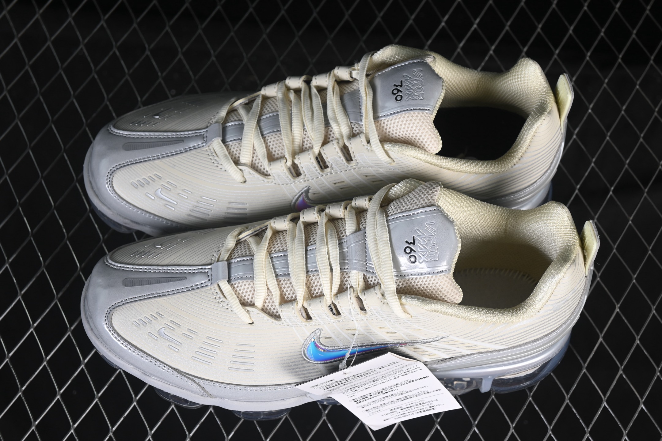 Nike Air Vapormax 360 全掌大气垫透气跑步鞋 CK2719-200#鞋面依旧延续经典