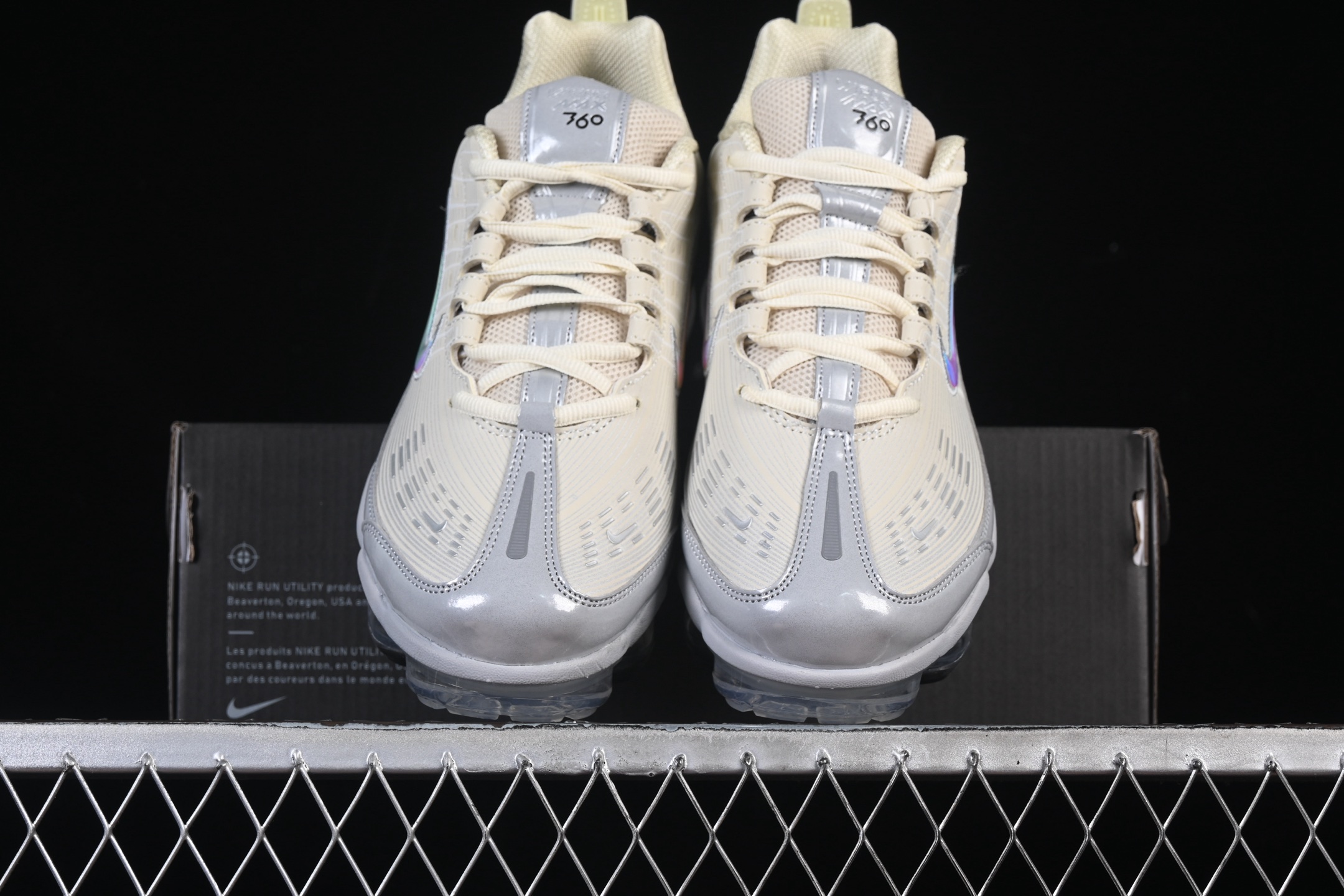 Nike Air Vapormax 360 全掌大气垫透气跑步鞋 CK2719-200#鞋面依旧延续经典