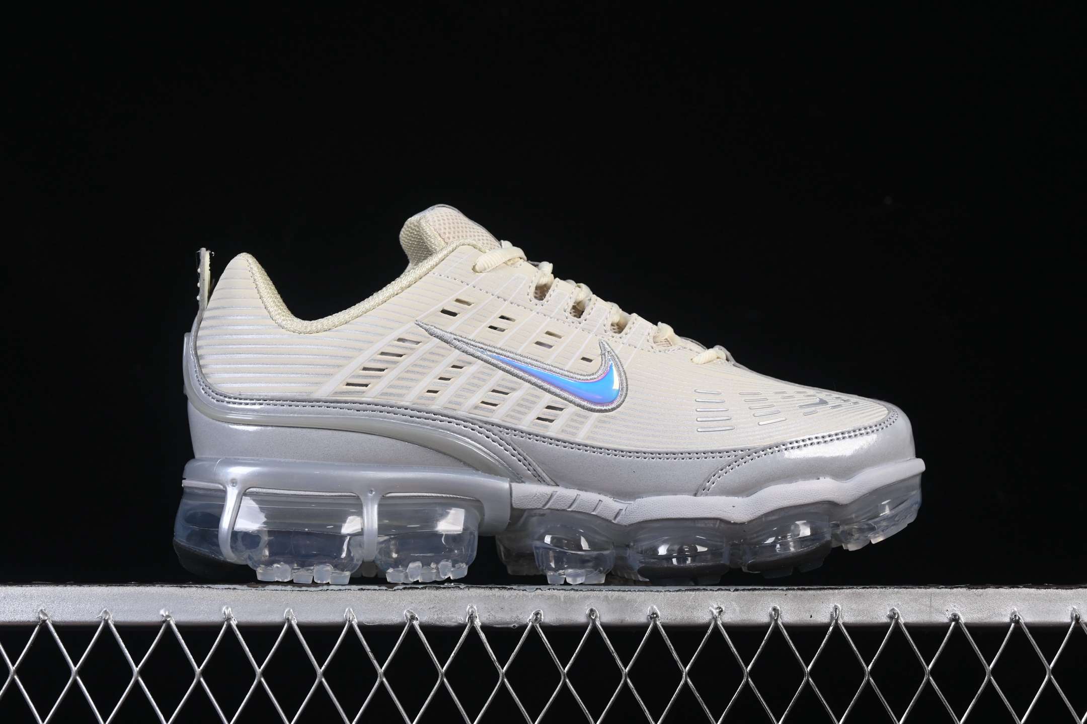 Nike Air Vapormax 360 全掌大气垫透气跑步鞋 CK2719-200#鞋面依旧延续经典