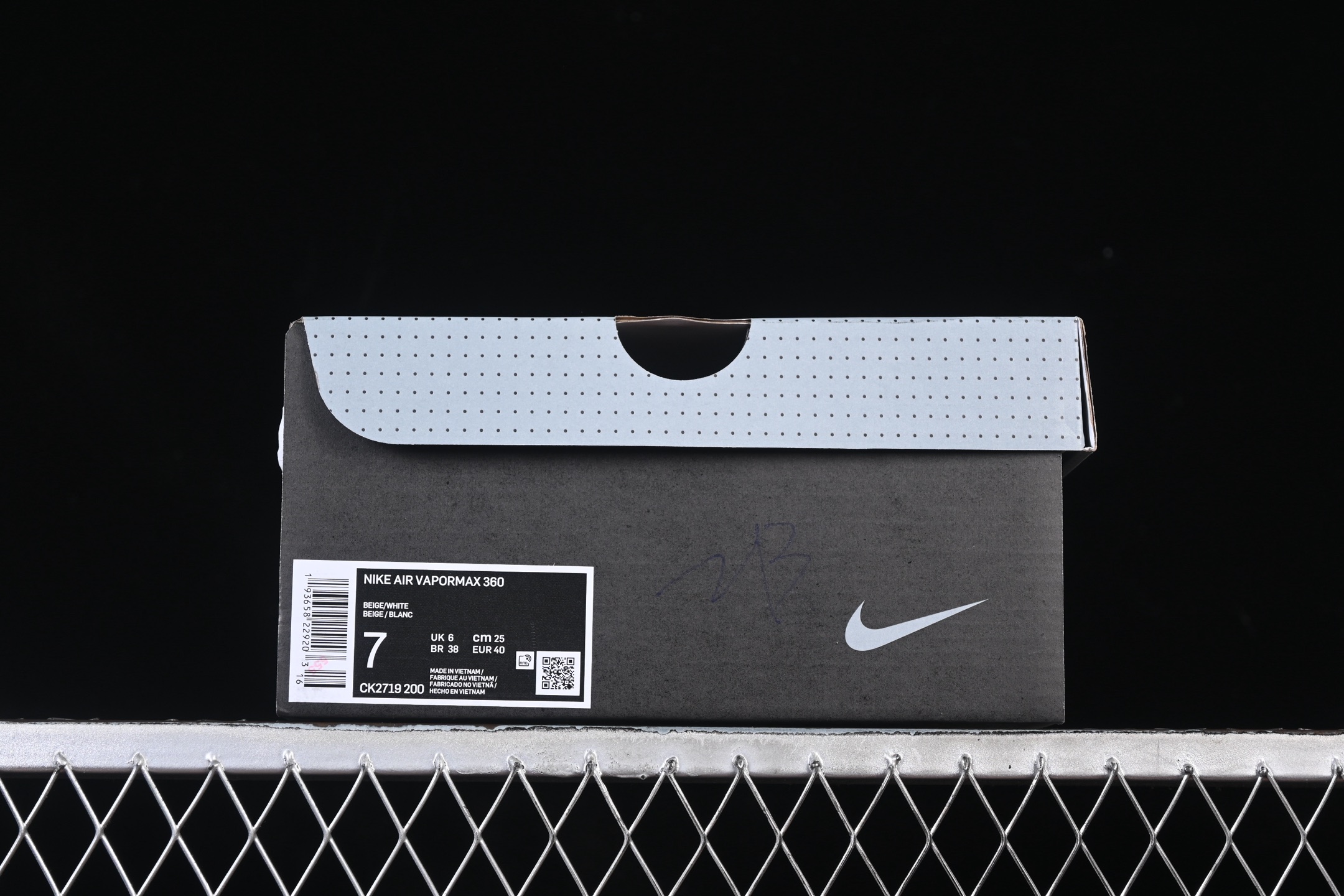 Nike Air Vapormax 360 全掌大气垫透气跑步鞋 CK2719-200#鞋面依旧延续经典