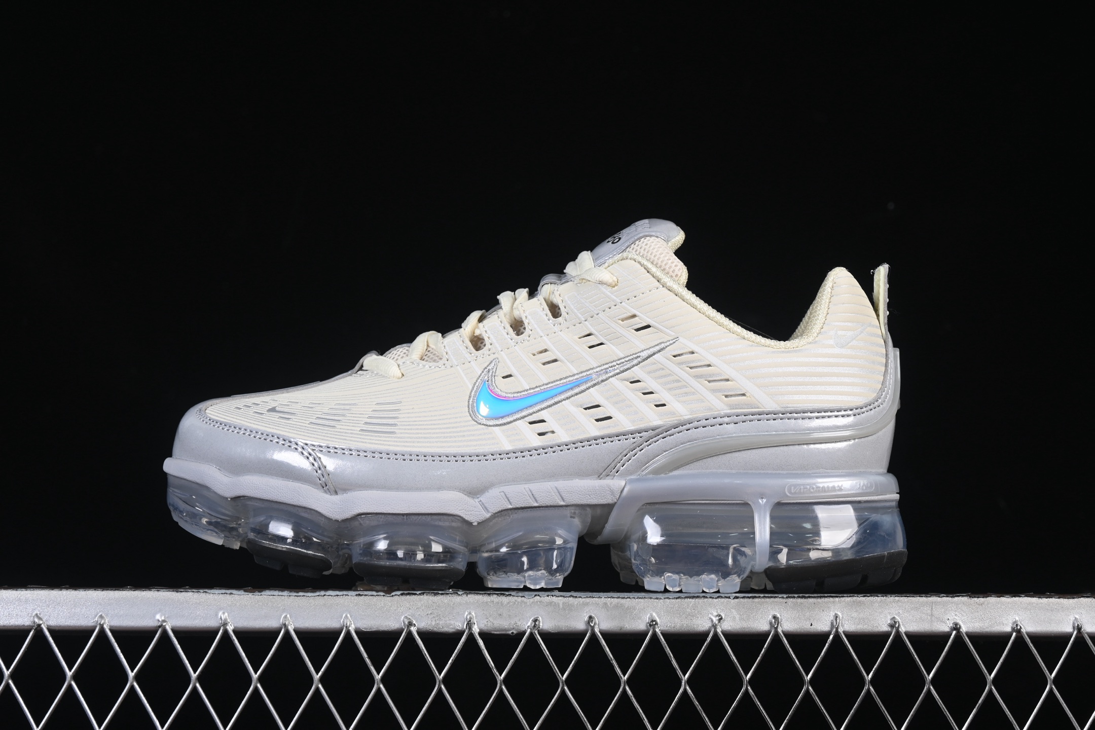 Nike Air Vapormax 360 全掌大气垫透气跑步鞋 CK2719-200#鞋面依旧延续经典