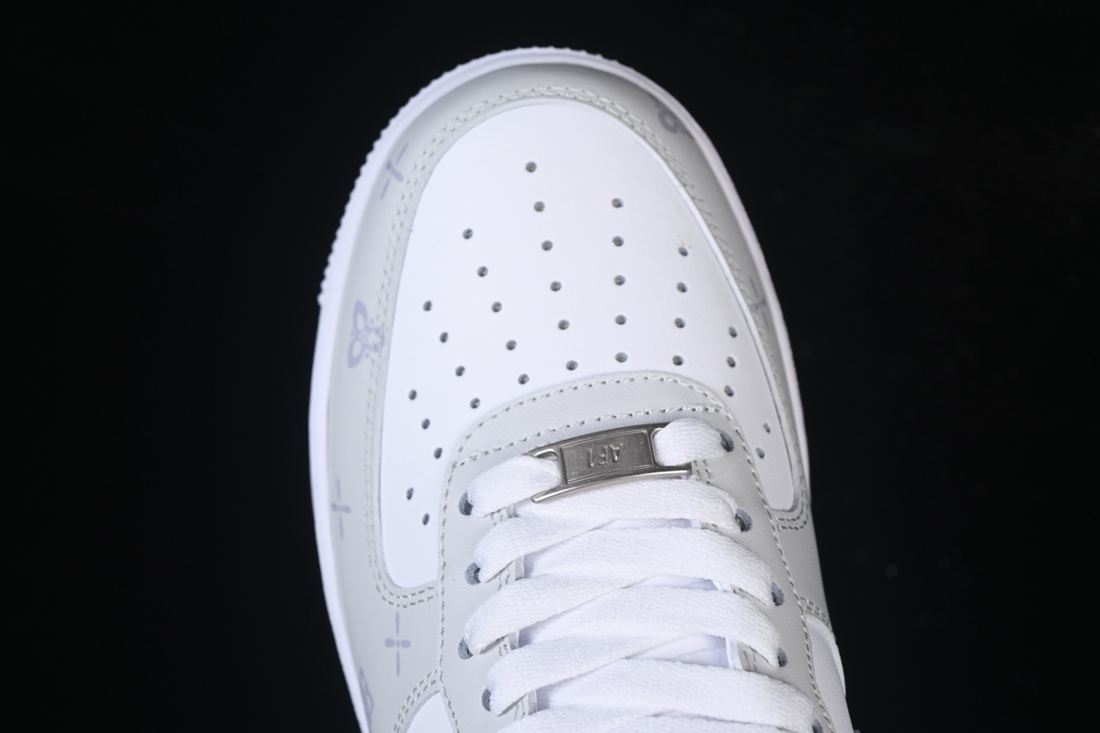 💰300纯原
 Nike Air Force 1'07 Low 二次元主题 斯图西联名 空军一号低帮休闲板鞋 ZH0316-137
#原楦头原纸板 原装鞋盒 定制五金配件 内置全掌气垫 原厂鞋底 
尺码：36 36.5 37.5 38 38.5 39 40 40.5 41 42 42.5 43 44 44.5 45 9.D4