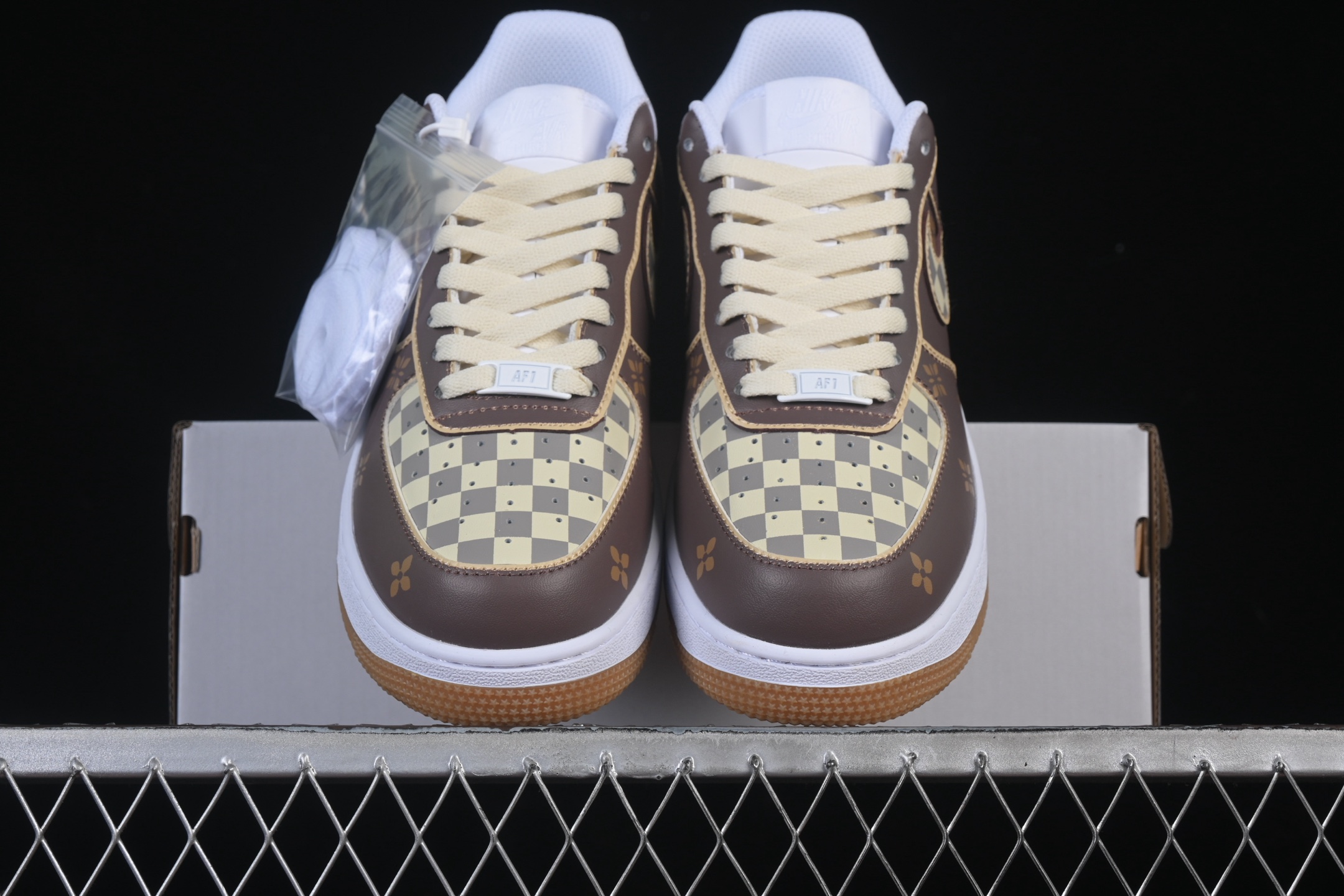 💰260纯原
Nike Air Force 1'07 Low 空军一号低帮休闲板鞋 DJ2739-100
#原楦头原纸板 内置全掌气垫 原厂鞋底 
尺码：36 36.5 37.5 38 38.5 39 40 40.5 41 42 42.5 43 44 44.5 45 K.D4