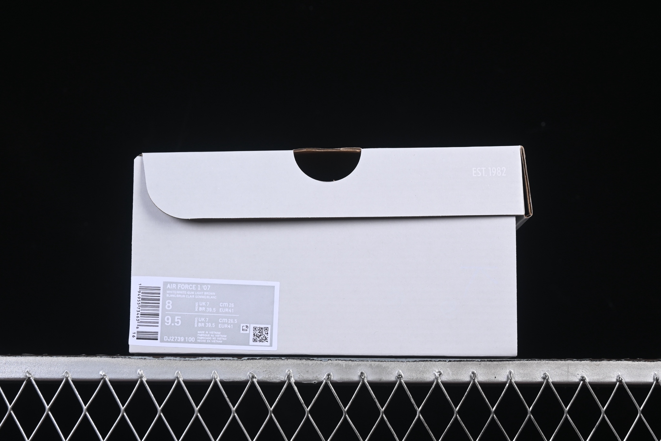 💰260纯原
Nike Air Force 1'07 Low 空军一号低帮休闲板鞋 DJ2739-100
#原楦头原纸板 内置全掌气垫 原厂鞋底 
尺码：36 36.5 37.5 38 38.5 39 40 40.5 41 42 42.5 43 44 44.5 45 K.D4