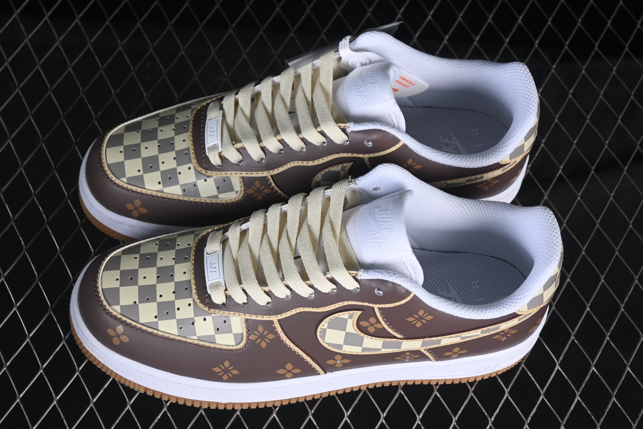 💰260纯原
Nike Air Force 1'07 Low 空军一号低帮休闲板鞋 DJ2739-100
#原楦头原纸板 内置全掌气垫 原厂鞋底 
尺码：36 36.5 37.5 38 38.5 39 40 40.5 41 42 42.5 43 44 44.5 45 K.D4