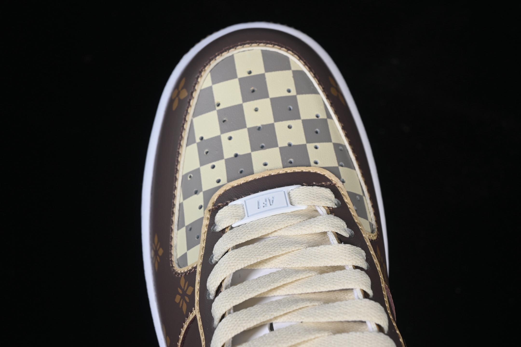 💰260纯原
Nike Air Force 1'07 Low 空军一号低帮休闲板鞋 DJ2739-100
#原楦头原纸板 内置全掌气垫 原厂鞋底 
尺码：36 36.5 37.5 38 38.5 39 40 40.5 41 42 42.5 43 44 44.5 45 K.D4