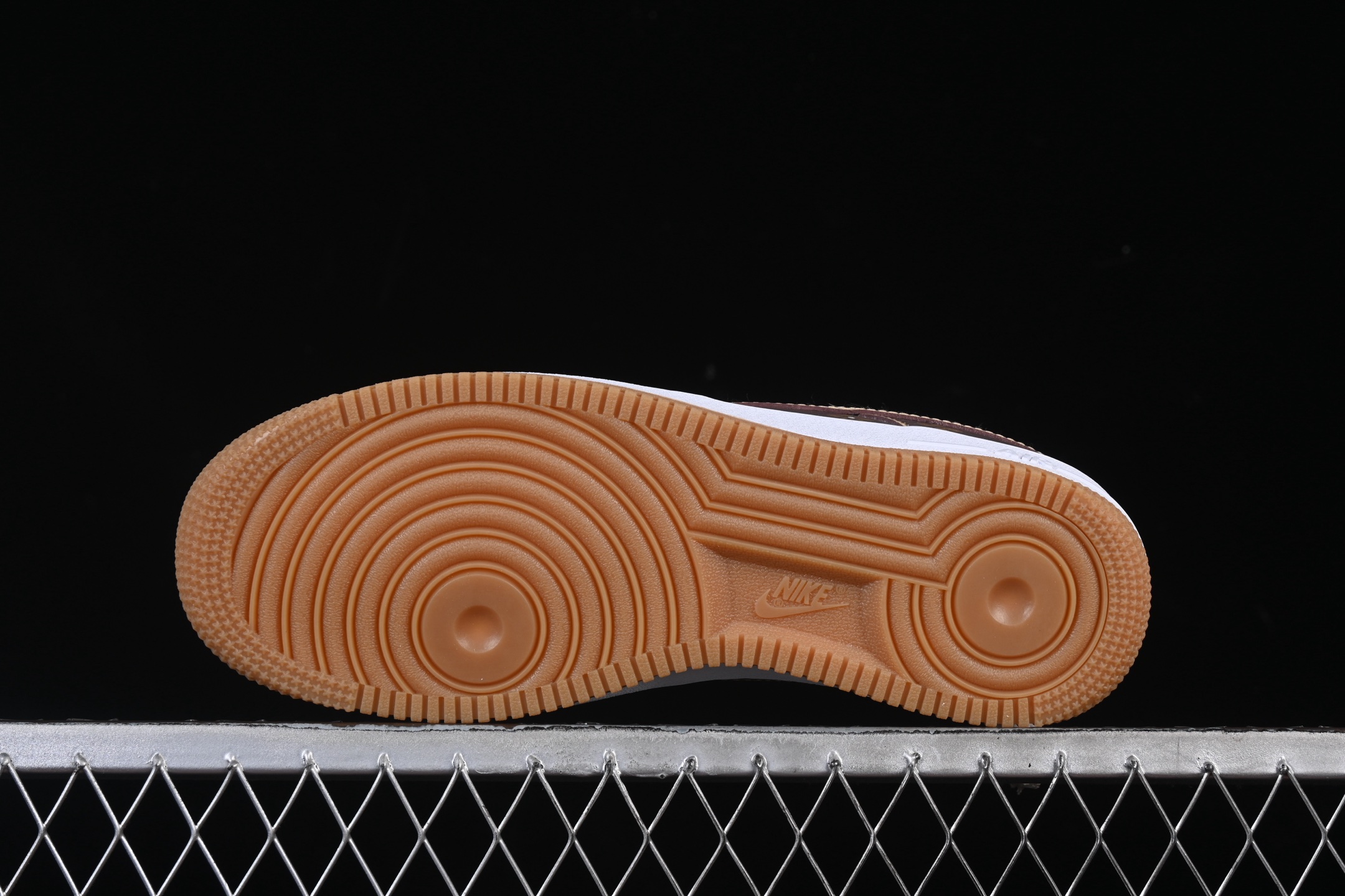 💰260纯原
Nike Air Force 1'07 Low 空军一号低帮休闲板鞋 DJ2739-100
#原楦头原纸板 内置全掌气垫 原厂鞋底 
尺码：36 36.5 37.5 38 38.5 39 40 40.5 41 42 42.5 43 44 44.5 45 K.D4