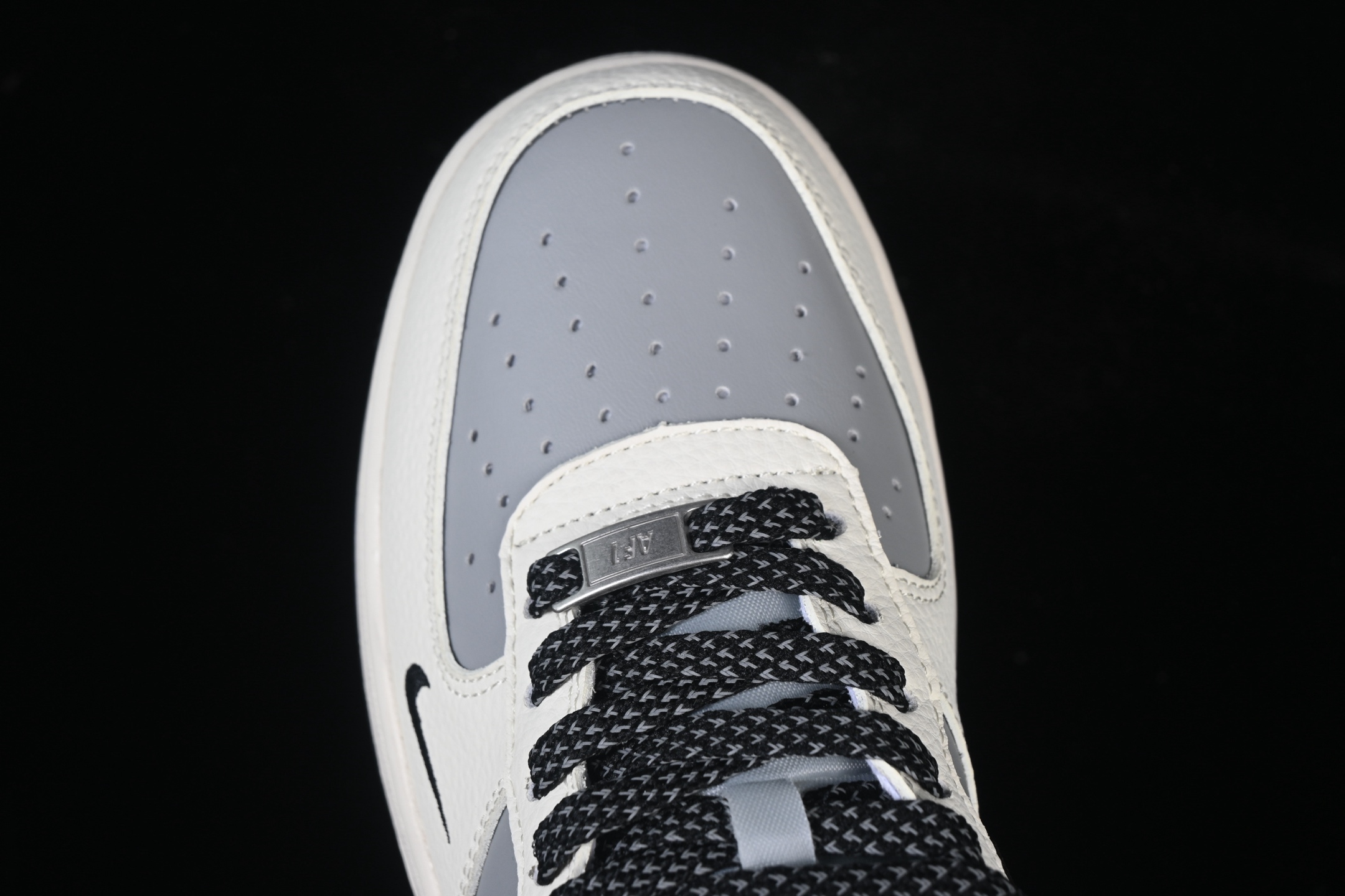 💰280纯原
 Nike Air Force 1'07 Low 斯图西联名 米黑灰拼接 空军一号低帮休闲板鞋 JS8028-017
#原楦头原纸板 原装鞋盒 定制五金配件 内置全掌气垫 原厂鞋底 
尺码：36 36.5 37.5 38 38.5 39 40 40.5 41 42 42.5 43 44 44.5 45 9.D4