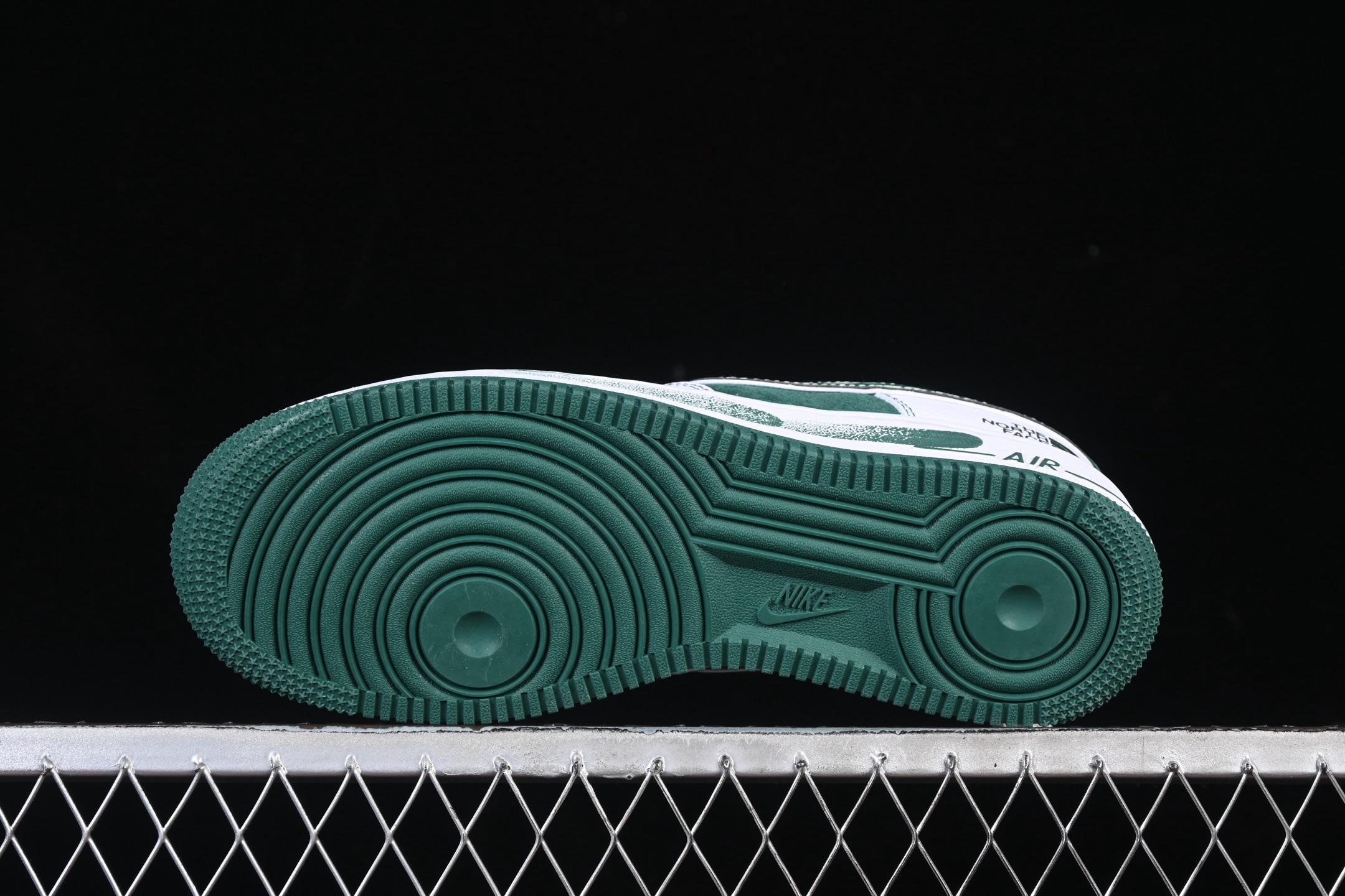 💰260公司级💰360纯原
 Nike Air Force 1'07 Low 北面联名 绿猪八翻毛 空军一号低帮休闲板鞋 SU2305-561
#原楦头原纸板 原装鞋盒 定制五金配件 内置全掌气垫 原厂鞋底 
尺码：36 36.5 37.5 38 38.5 39 40 40.5 41 42 42.5 43 44 44.5 45 9.D4