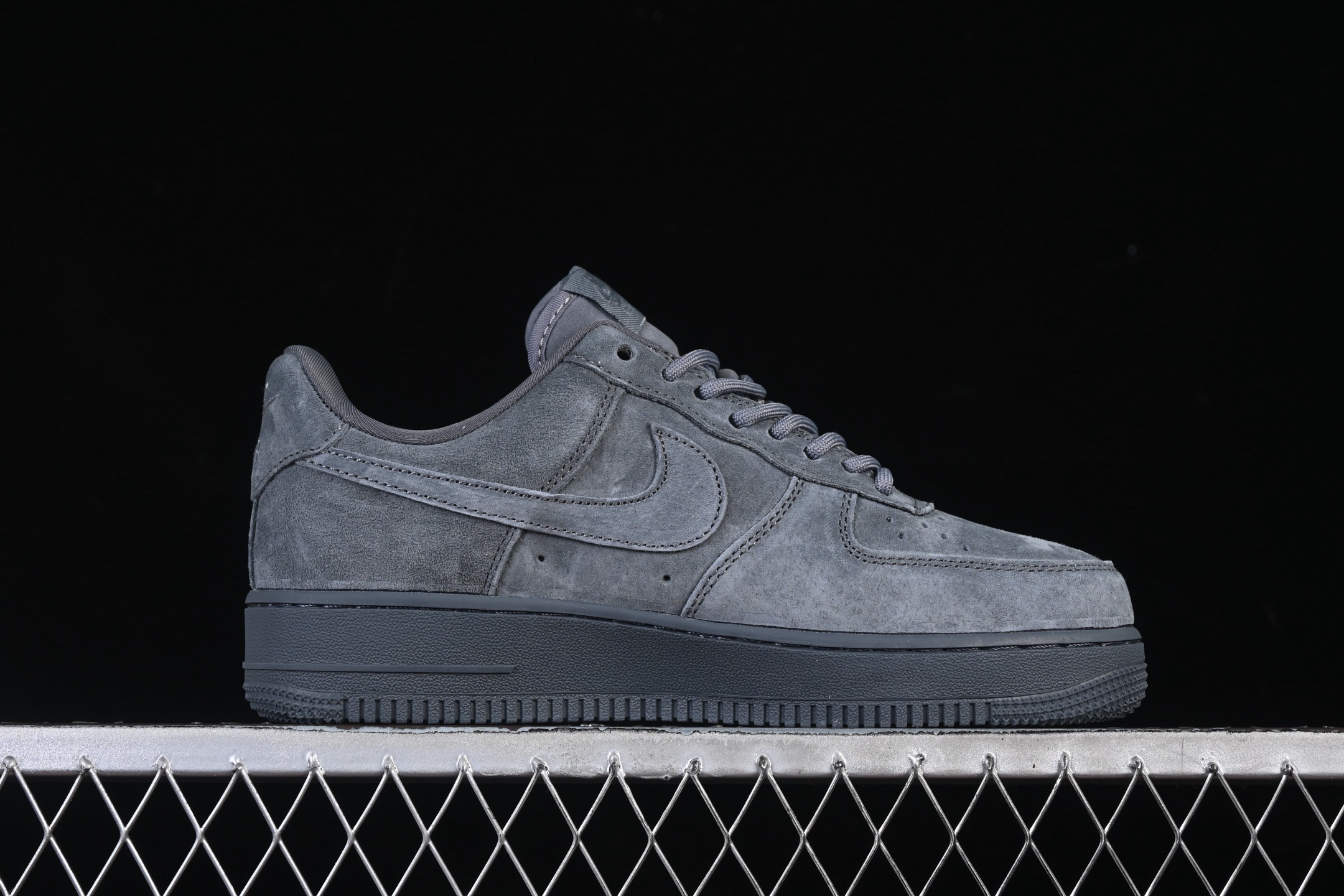 💰280纯原
 Nike Air Force 1'07 Low Supreme联名 全猪八 空军一号低帮休闲板鞋 DF0188-115
#原楦头原纸板 原装鞋盒 定制五金配件 内置全掌气垫 原厂鞋底
尺码：36 36.5 37.5 38 38.5 39 40 40.5 41 42 42.5 43 44 44.5 45 9.D4