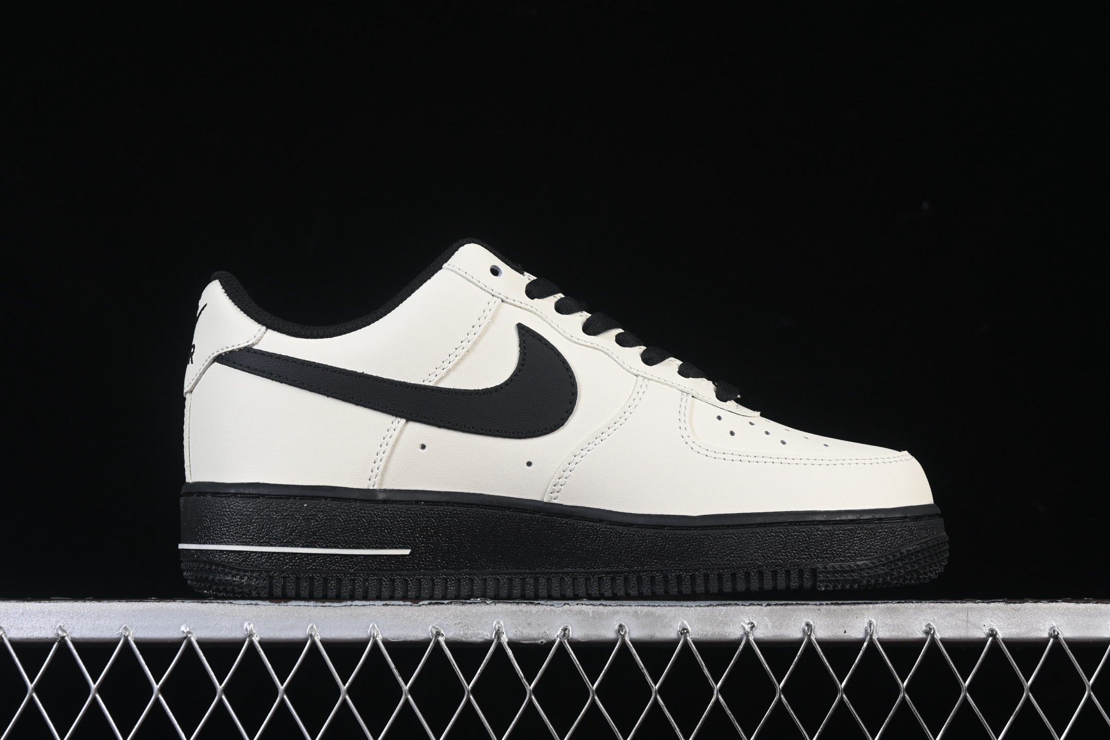 💰300纯原
Nike Air Force 1'07 Low 二次元主题 米黑 空军一号低帮休闲板鞋 ZH0316-143
#定制皮料 原厂3D打印 定制鞋盒 原楦原纸板 纯正空军版型 内置全掌气垫
尺码：36 36.5 37.5 38 38.5 39 40 40.5 41 42 42.5 43 44 44.5 45 9.D4
