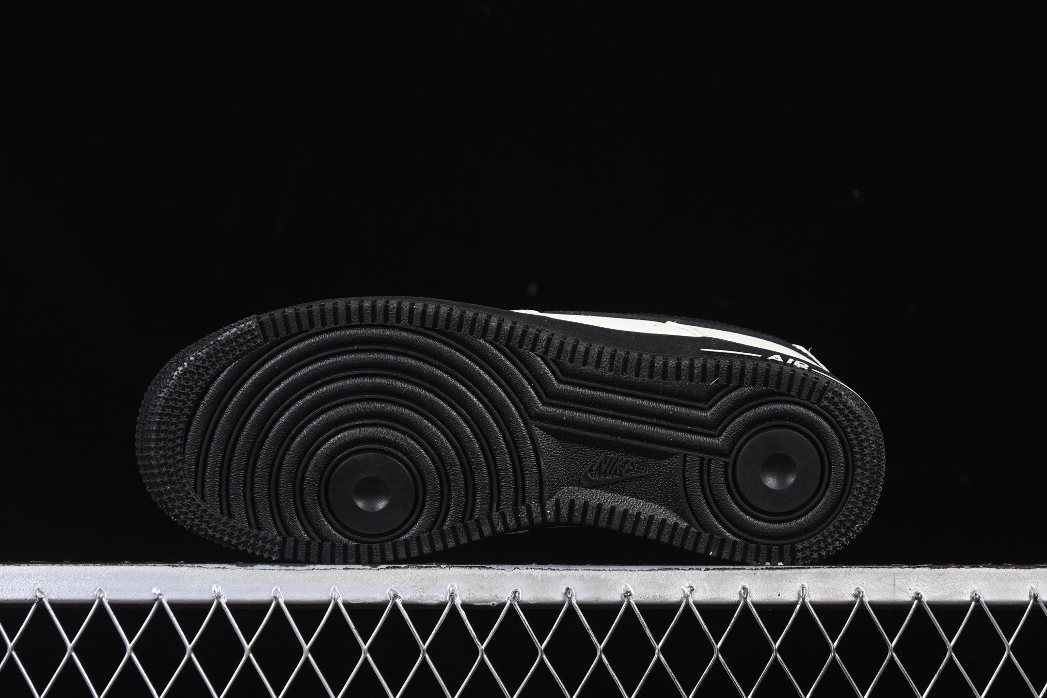 💰300纯原
Nike Air Force 1'07 Low 二次元主题 米黑 空军一号低帮休闲板鞋 ZH0316-143
#定制皮料 原厂3D打印 定制鞋盒 原楦原纸板 纯正空军版型 内置全掌气垫
尺码：36 36.5 37.5 38 38.5 39 40 40.5 41 42 42.5 43 44 44.5 45 9.D4