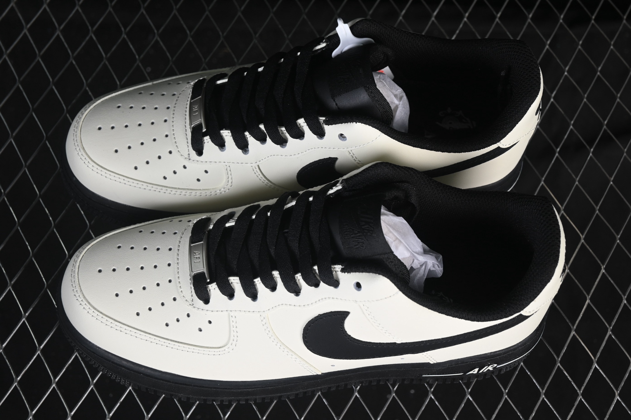 💰300纯原
Nike Air Force 1'07 Low 二次元主题 米黑 空军一号低帮休闲板鞋 ZH0316-143
#定制皮料 原厂3D打印 定制鞋盒 原楦原纸板 纯正空军版型 内置全掌气垫
尺码：36 36.5 37.5 38 38.5 39 40 40.5 41 42 42.5 43 44 44.5 45 9.D4