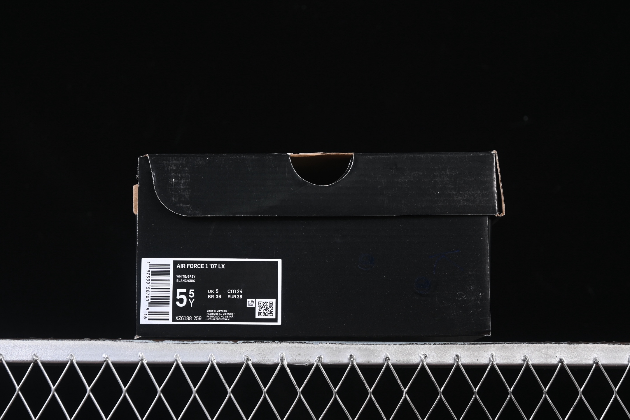 💰300纯原
Nike Air Force 1'07 Low Supreme联名 白灰黄边勾 空军一号低帮休闲板鞋 XZ6188-259
#原楦头原纸板 原装鞋盒 定制五金配件 内置全掌气垫 原厂鞋底
尺码：36 36.5 37.5 38 38.5 39 40 40.5 41 42 42.5 43 44 44.5 45 9.D4