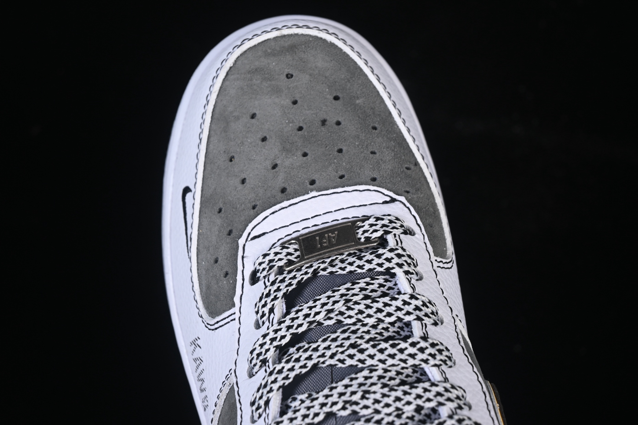 💰300纯原
Nike Air Force 1'07 Low Supreme联名 白灰黄边勾 空军一号低帮休闲板鞋 XZ6188-259
#原楦头原纸板 原装鞋盒 定制五金配件 内置全掌气垫 原厂鞋底
尺码：36 36.5 37.5 38 38.5 39 40 40.5 41 42 42.5 43 44 44.5 45 9.D4