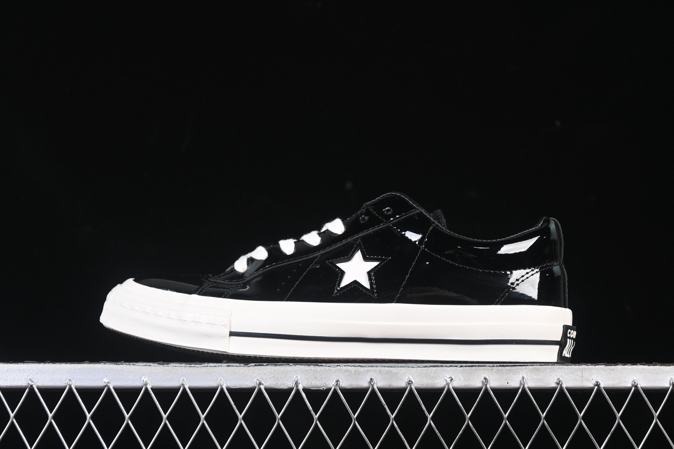 Converse One Star Pro 漆皮黑色 木村复古休闲滑板鞋 A17901C
尺码：35 36 36.5 37 37.5 38 39 39.5 40 41 41.5 42 42.5 43 44 M.C3