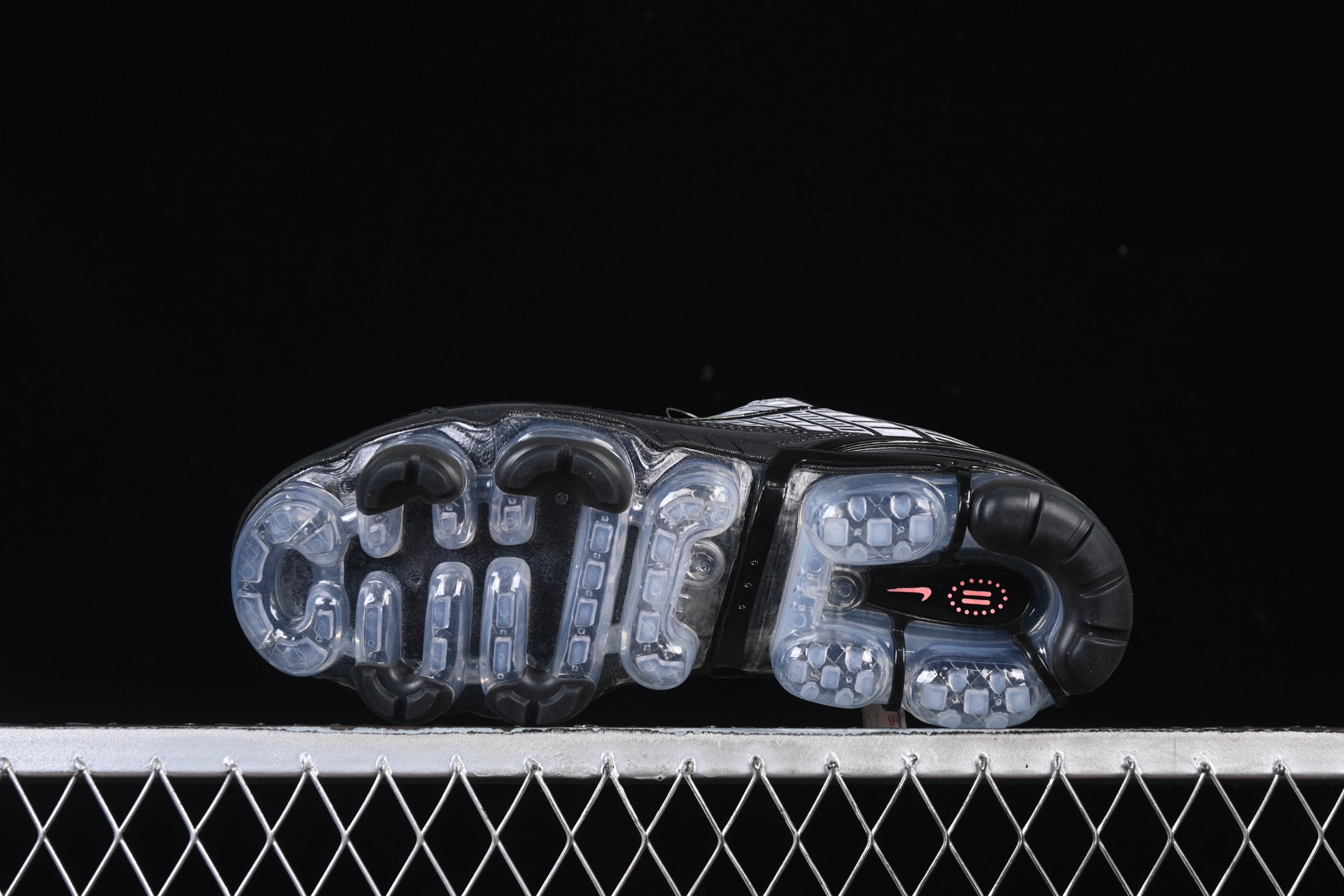 Nike Air Vapormax 360 全掌大气垫透气跑步鞋 CK2718-004#鞋面依旧延续经典