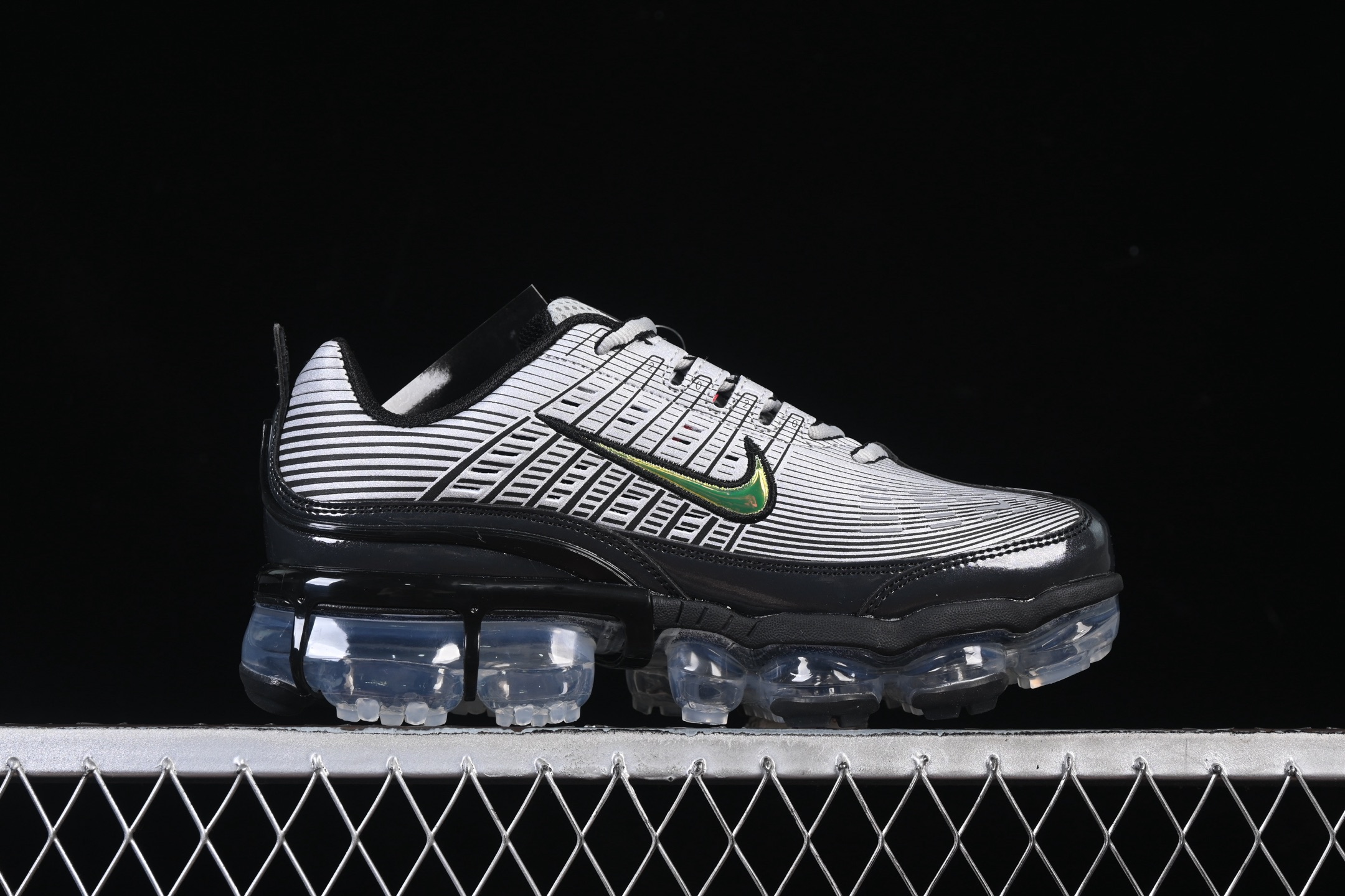 Nike Air Vapormax 360 全掌大气垫透气跑步鞋 CK2718-004#鞋面依旧延续经典