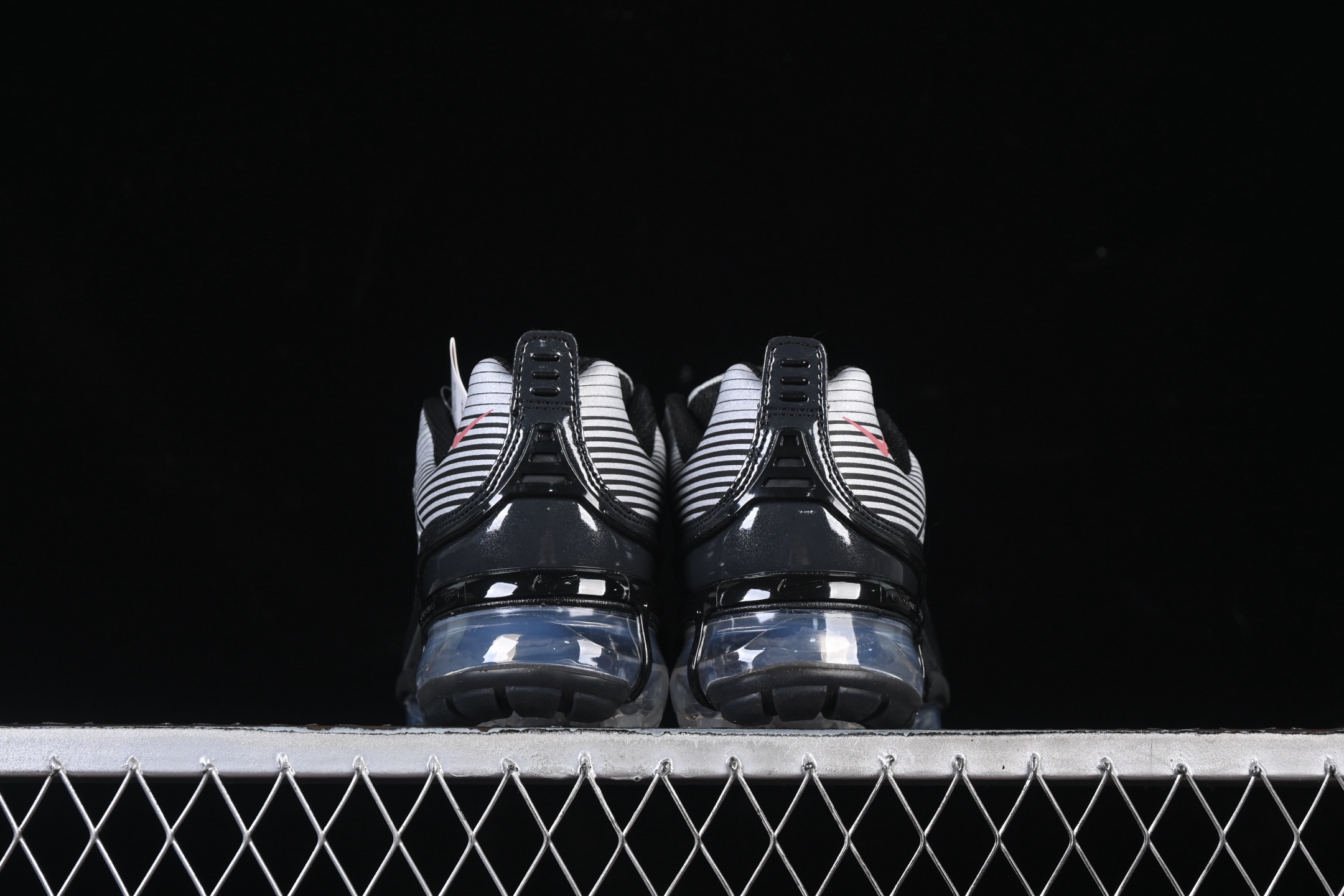 Nike Air Vapormax 360 全掌大气垫透气跑步鞋 CK2718-004#鞋面依旧延续经典