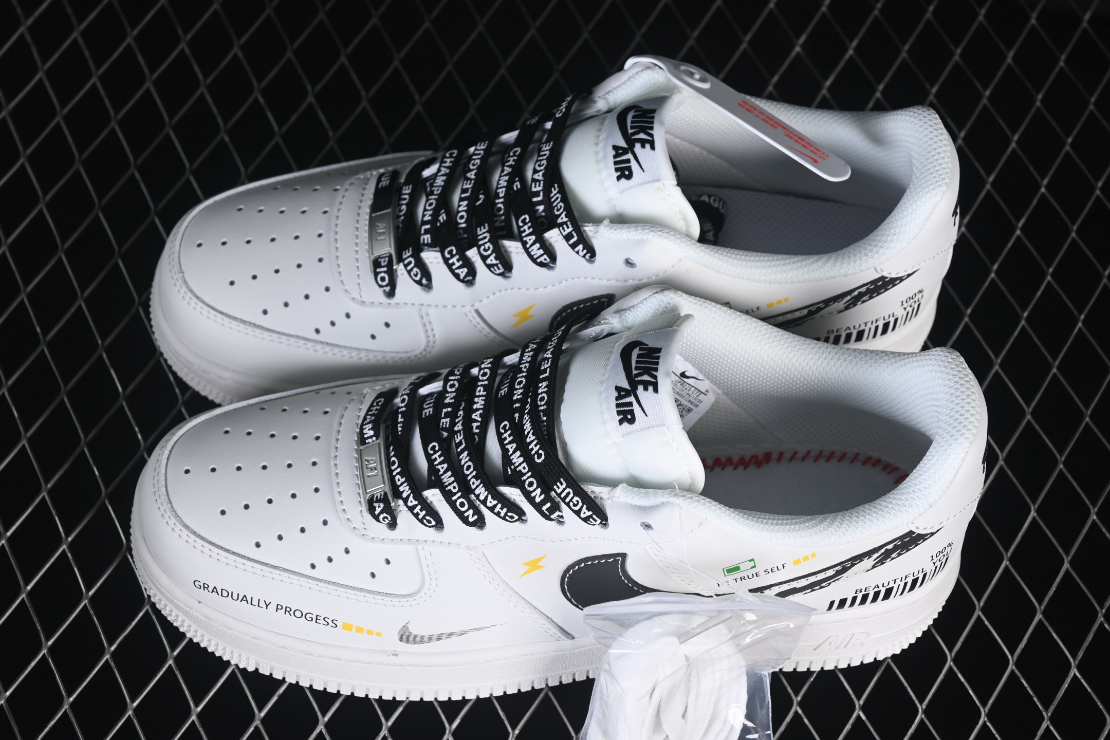 💰280纯原
 Nike Air Force 1 '07 Low 白黑条形码 空军一号低帮休闲板鞋 JP8028-072
#原楦头原纸板 原装鞋盒 定制五金配件 内置全掌气垫 原厂鞋底
尺码：36 36.5 37.5 38 38.5 39 40 40.5 41 42 42.5 43 44 44.5 45 9.D4