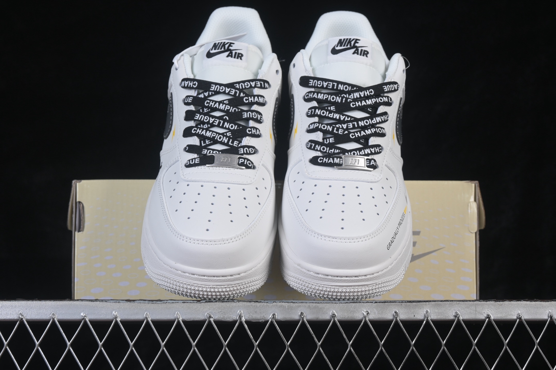 💰280纯原
 Nike Air Force 1 '07 Low 白黑条形码 空军一号低帮休闲板鞋 JP8028-072
#原楦头原纸板 原装鞋盒 定制五金配件 内置全掌气垫 原厂鞋底
尺码：36 36.5 37.5 38 38.5 39 40 40.5 41 42 42.5 43 44 44.5 45 9.D4