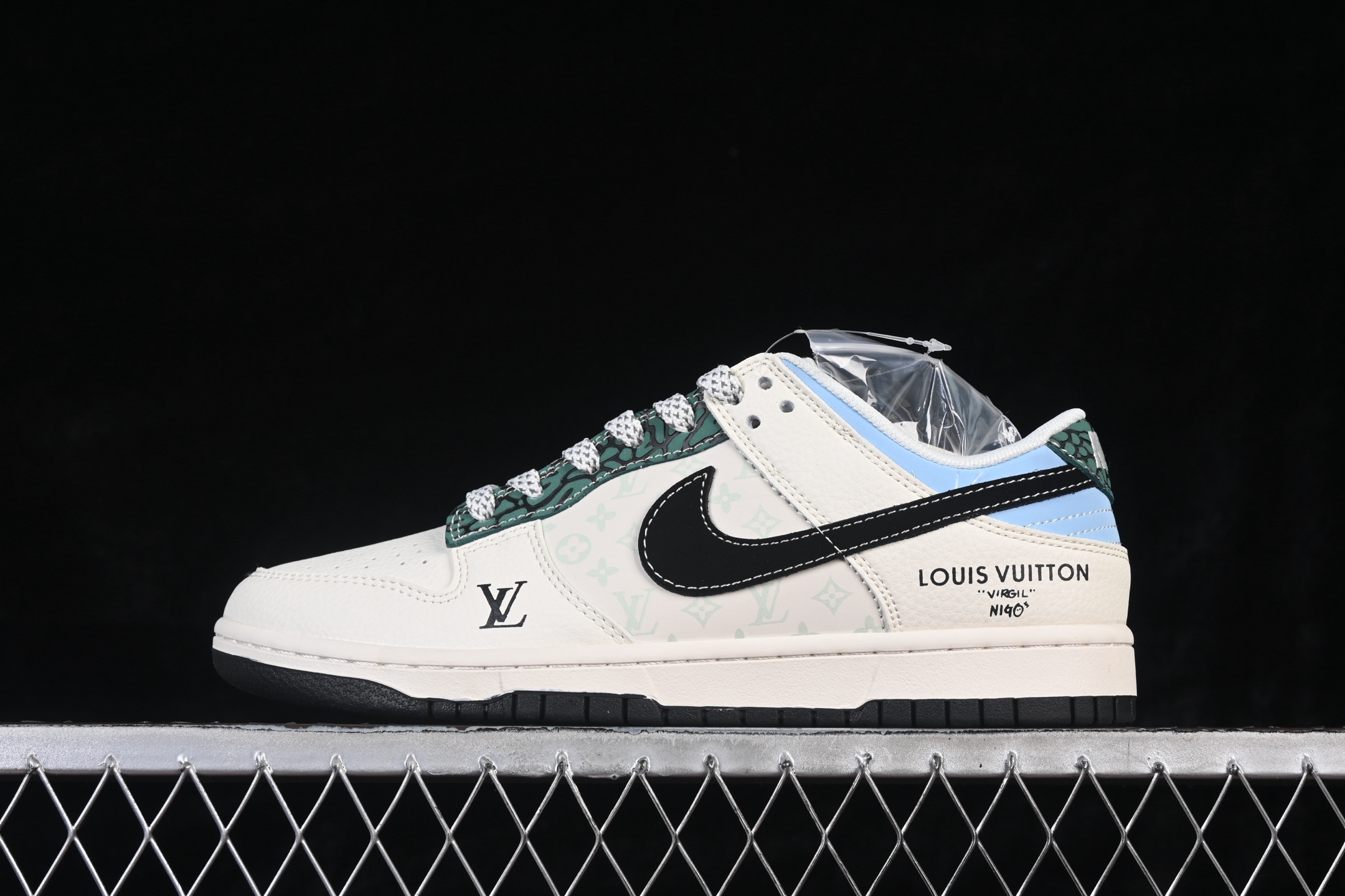 ￥280 Nike SB Dunk Low LV联名 黑勾黑底印花 周年高端定制 低帮休闲板鞋 XS6089-626
#定制鞋盒 大厂纯原品质出货 超高清洁度 皮料切割干净无任何毛边 细节完美 
尺码：36 36.5 37.5 38 38.5 39 40 40.5 41 42 42.5 43 44 44.5 45 9.E5