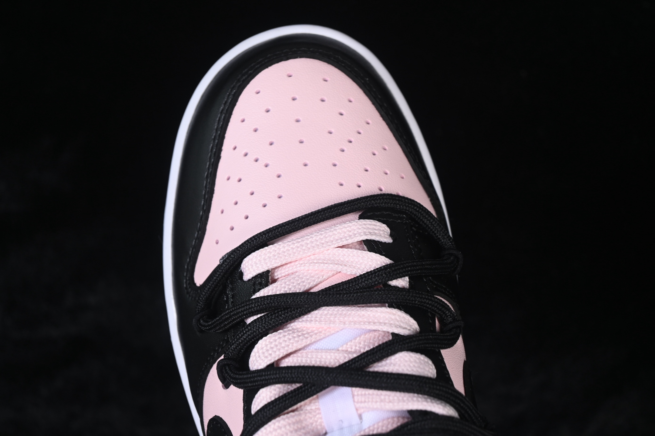 💰260公司级💰360纯原
 Nike SB Dunk Low 黑粉 绑带 低帮休闲板鞋 CW1590-100
尺码：35.5 36 36.5 37.5 38 38.5 39 40 40.5 41 AJD4