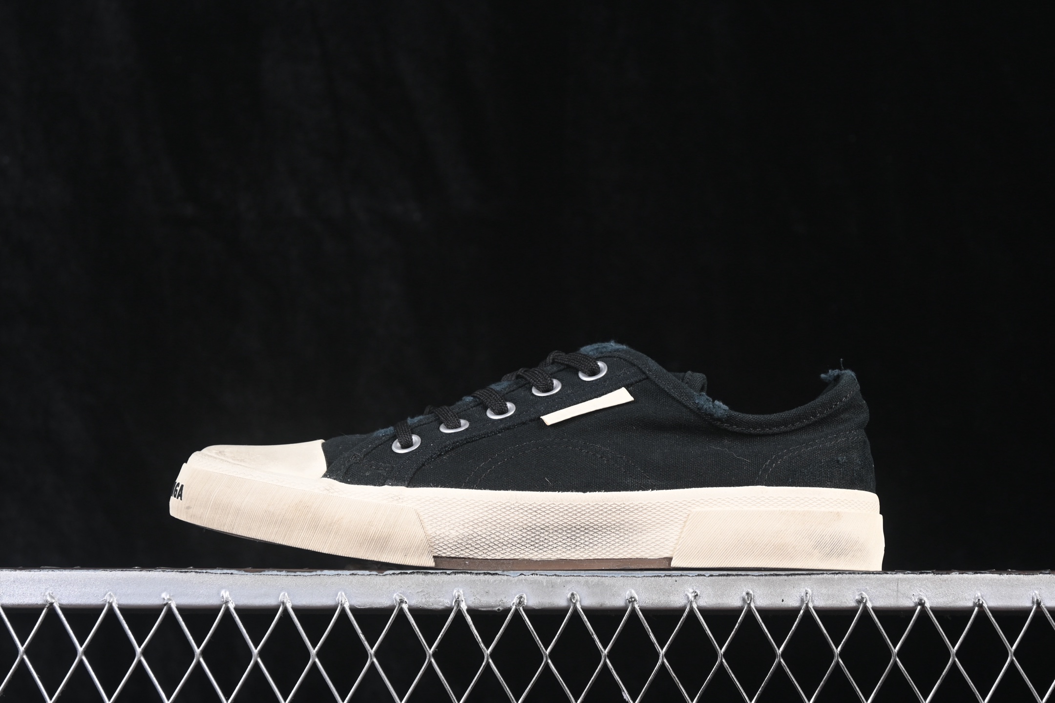 OK版 Balenciaga Paris Low 巴黎世家磨损做旧低帮系带时尚板鞋 W3RC11090 尺码：35 36