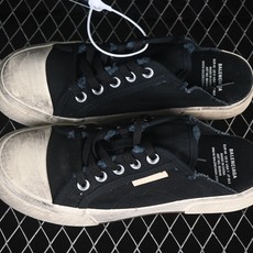 OK版 Balenciaga Paris Low 巴黎世家磨损做旧低帮系带时尚半拖 W3RC49092 尺码:35 36 OK版 Balenciaga Paris Low 巴黎世家磨损做旧低帮系带时尚半拖 W3RC49092 尺码:35 36