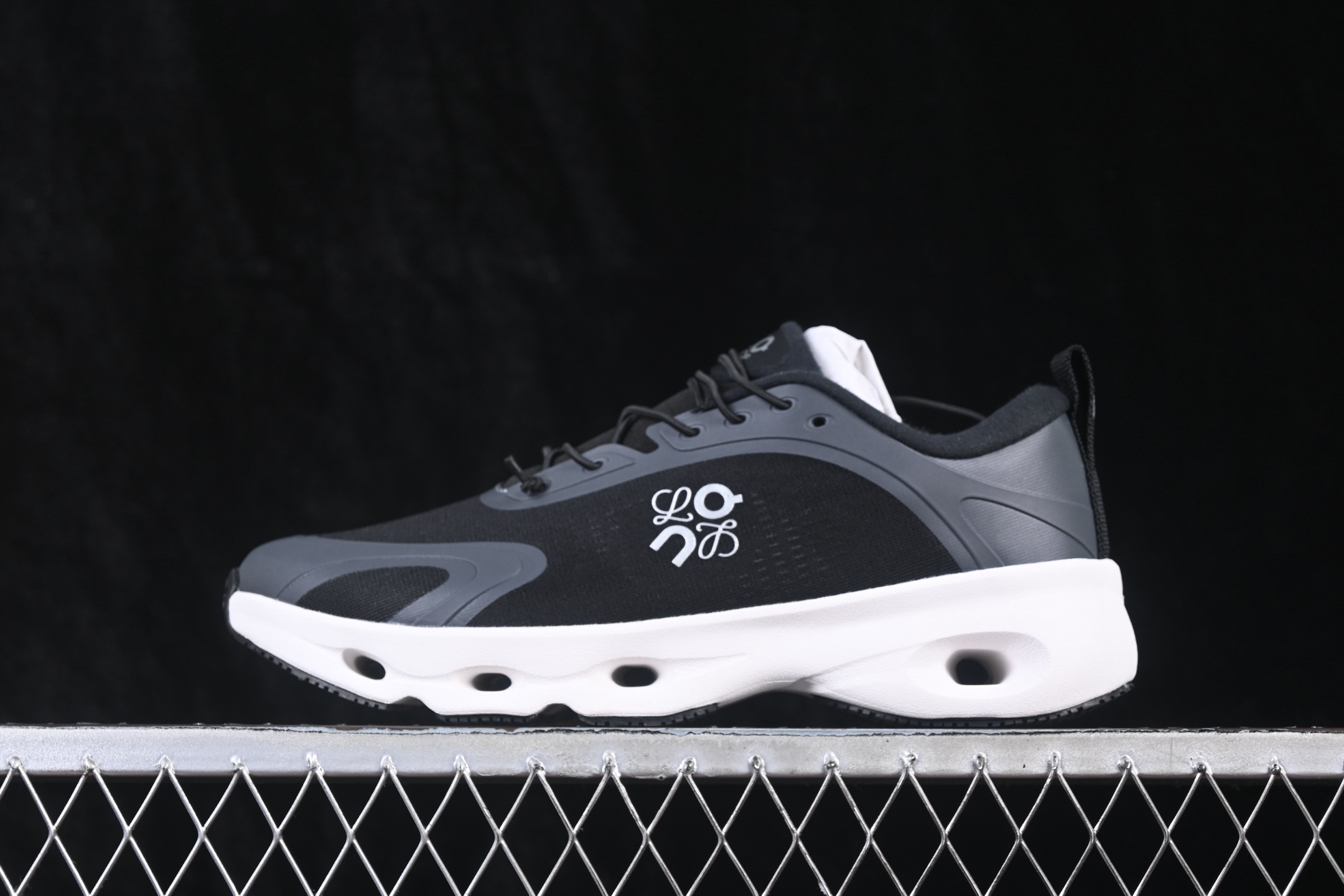 PK版 Loewe x On Cloudsolo 舒适贴合缓震透气跑步鞋 3MF Black White 尺码：36 3