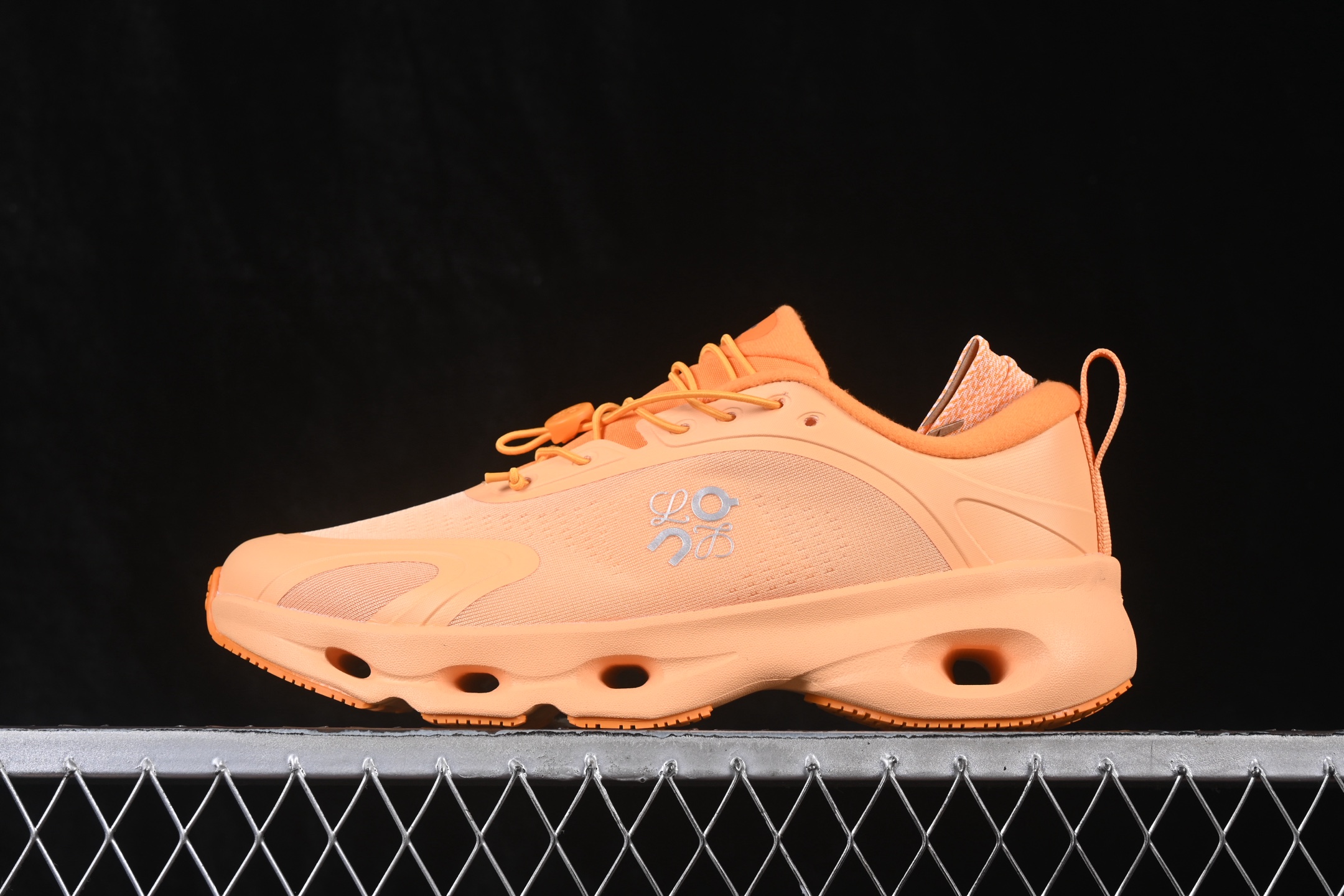 PK版 Loewe x On Cloudsolo 舒适贴合缓震透气跑步鞋 3MF Orange 尺码：36 37 37.