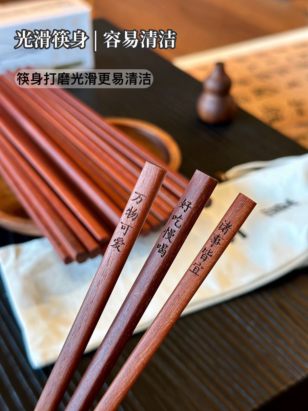 原木清新，淡淡木头清香纯天然，无漆无蜡，入口安心经典的中式筷子设计，一头圆、一头方圆的象征天，方的象征地，对应天圆地方!既保证了握着舒适有让您轻 4