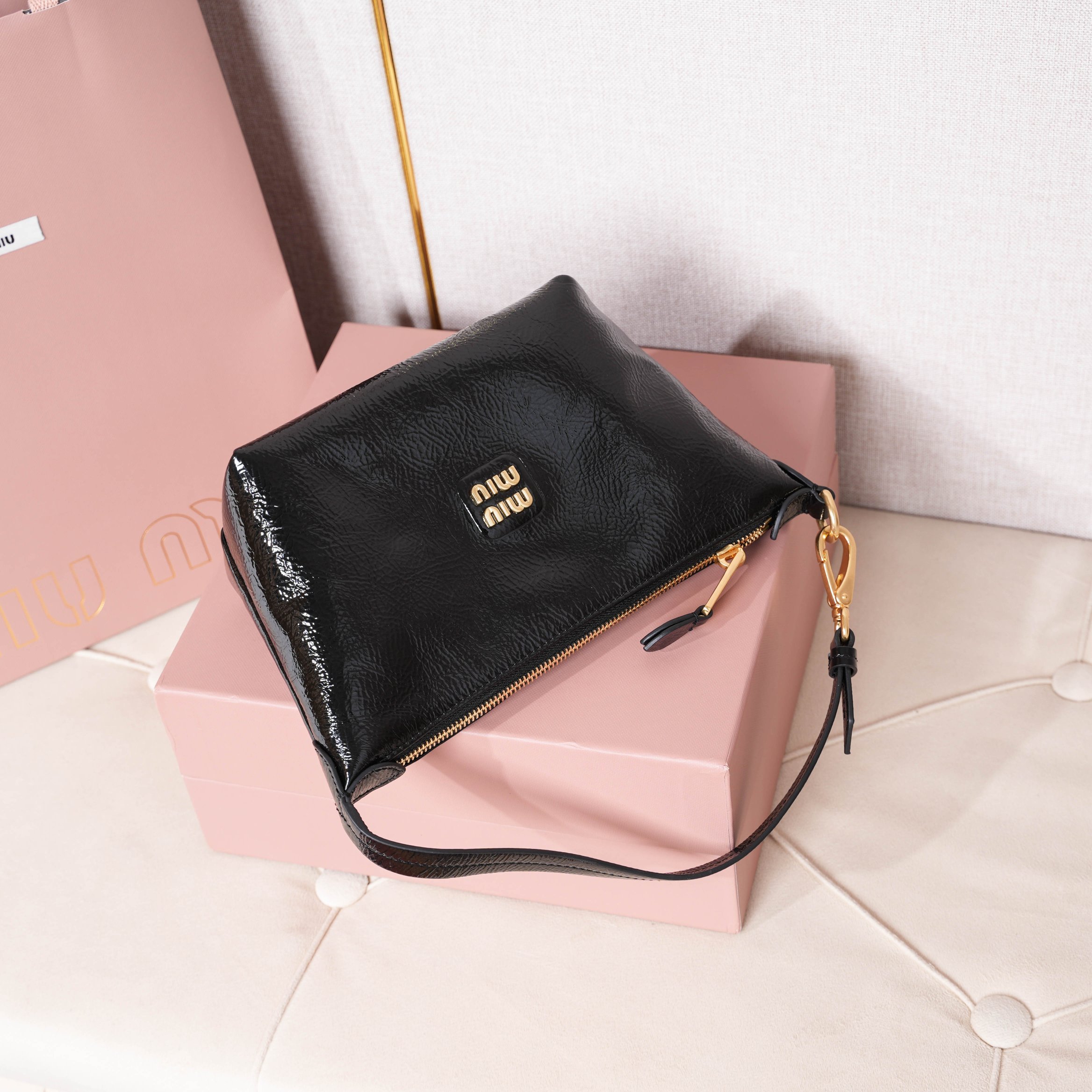 Miu Miu Style Leather Bag style reference detail image 5 from source 719347