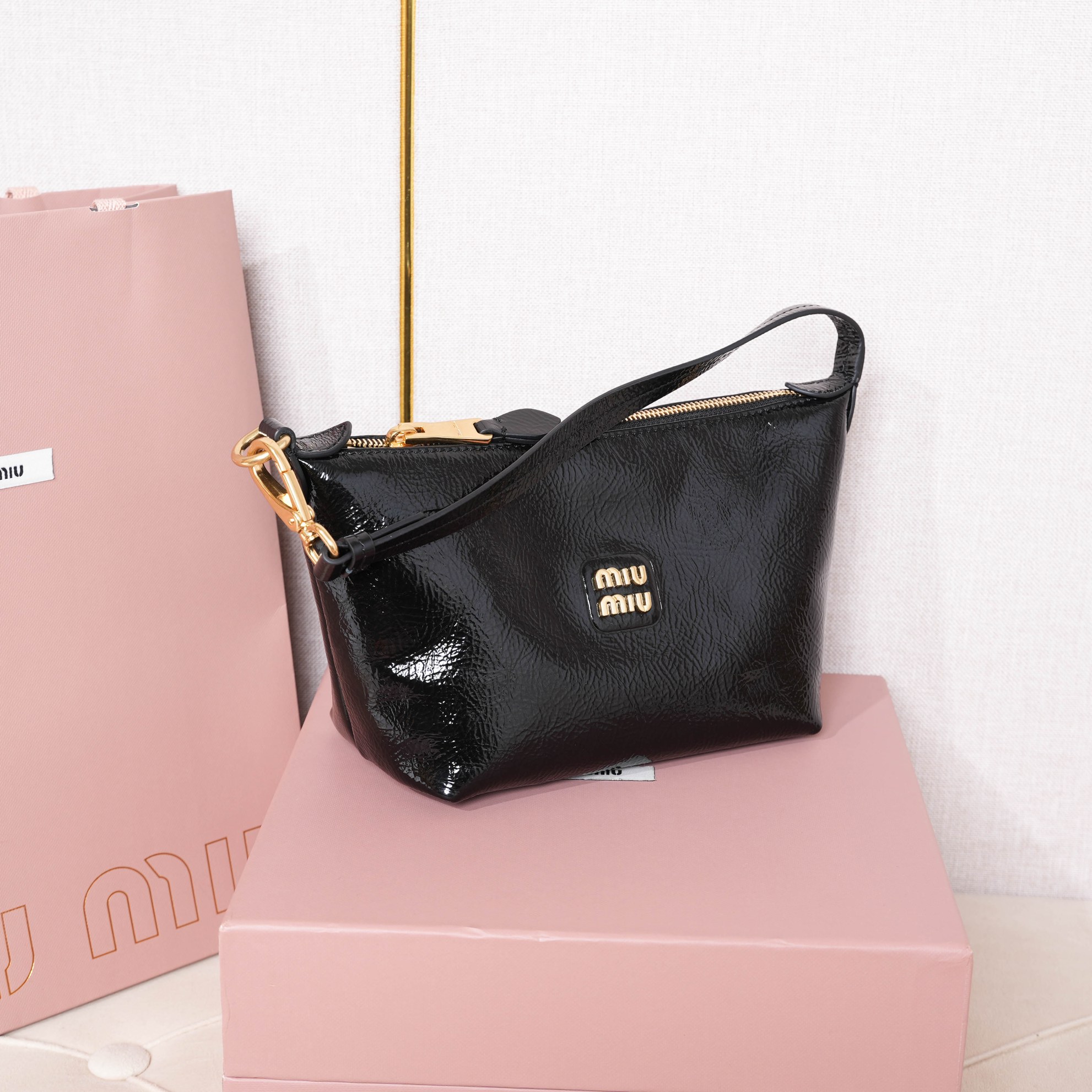 Miu Miu Style Leather Bag style reference detail image 4 from source 719347
