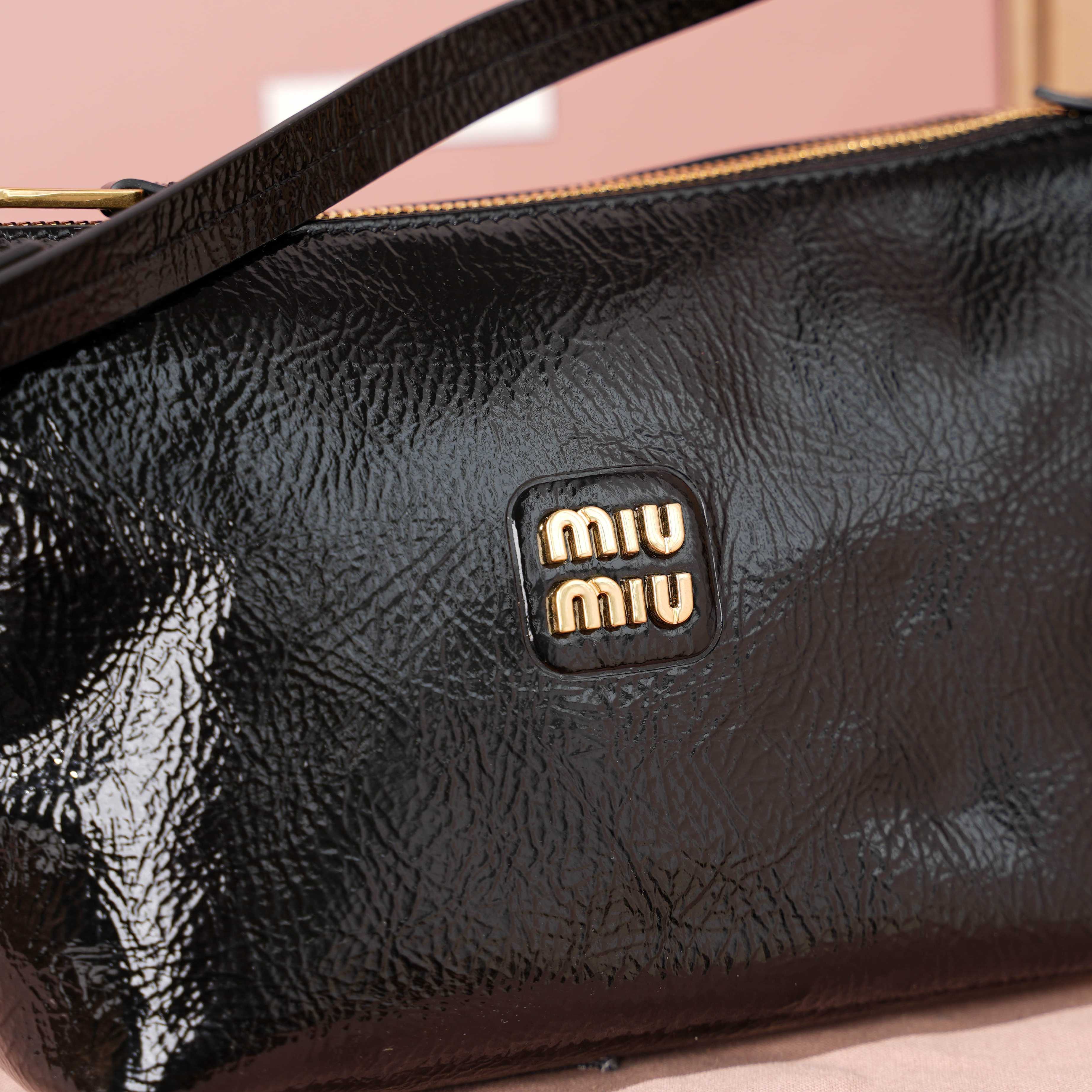 Miu Miu Style Leather Bag style reference detail image 7 from source 719347