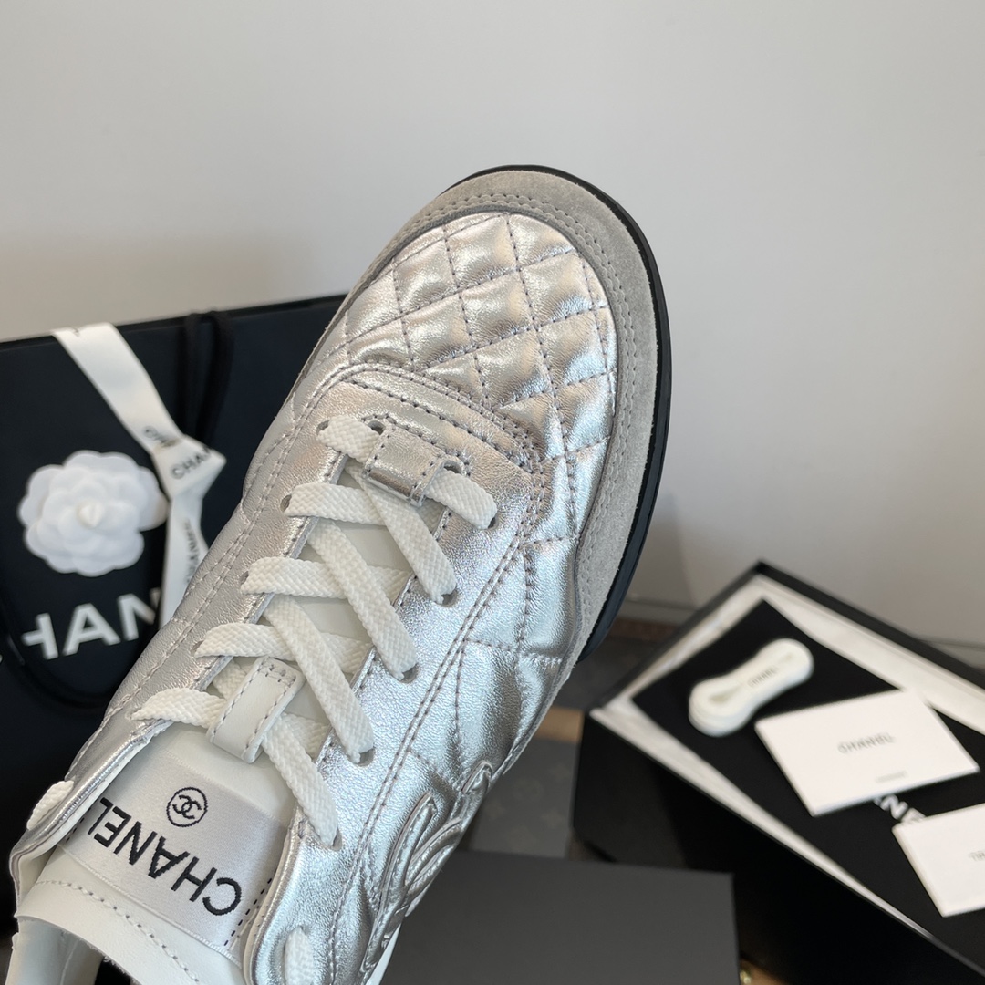 NO:237593,The latest model ~ the black mark on the tongue has turned silver ~ the oily wax leather is more shiny ~ the side of the shoe has a pair of large ~ exquisite and fashionable ~ super high-quality texture, casual shoes/sports shoes, sneakers19860909最新款～鞋舌上的黑标变成了银色～采用油蜡皮更有光泽感了～鞋侧边添加了双 大～精致时髦洋气～超级高级有质感,休闲鞋/运动鞋,sneakers,Women's Shoes