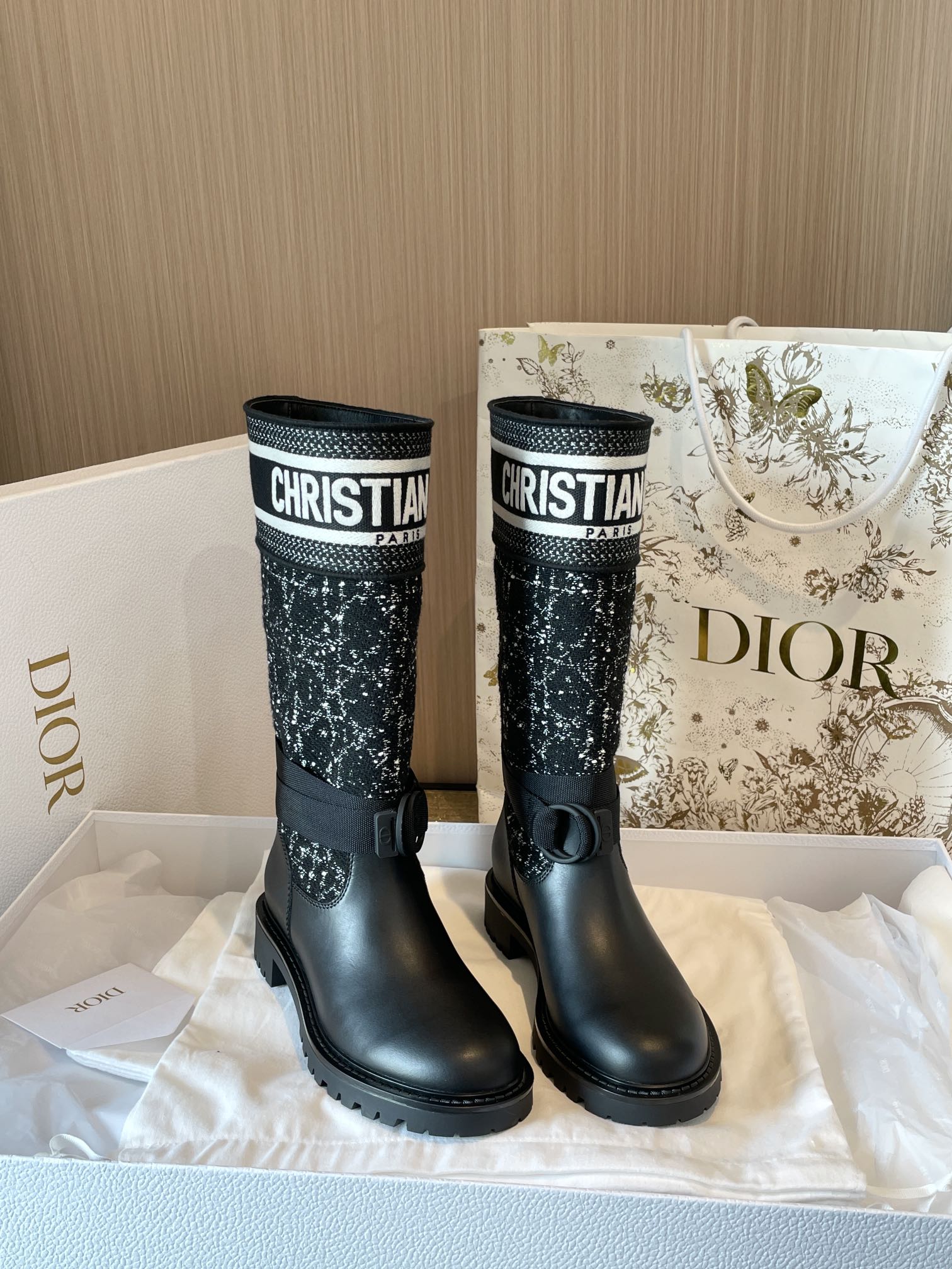 Dior 2024秋冬 Miss系列 刺绣骑士靴 3D粗花呢刺绣+织带饰扣 顶级品质