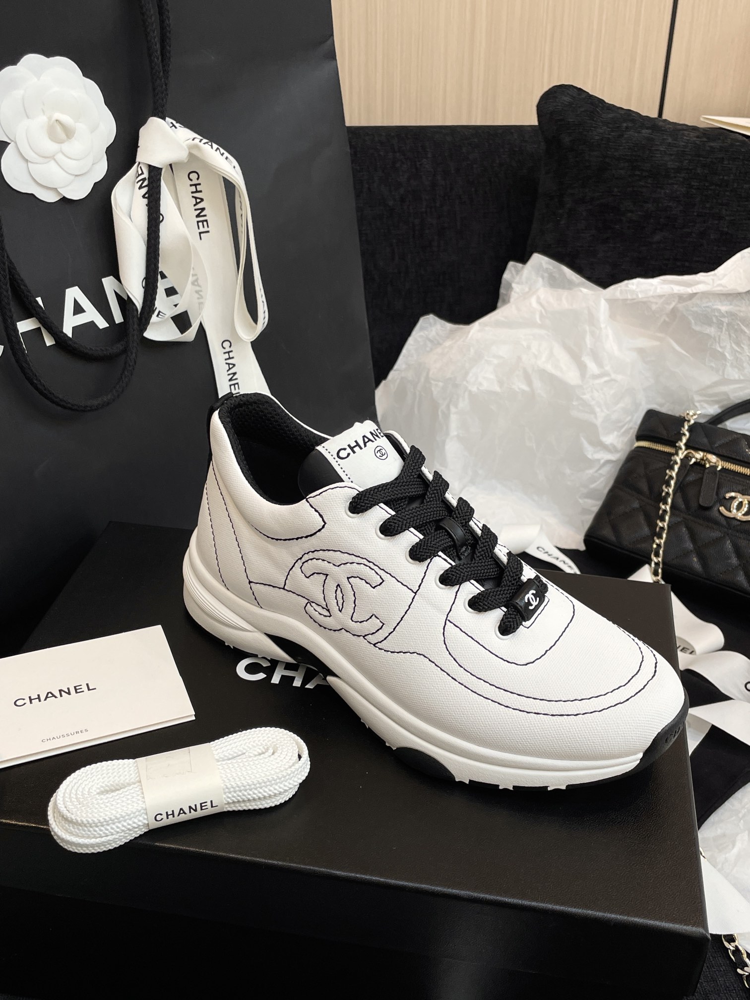 NO:237576,[Exclusive consistent version material] ① Exclusive original 1:1 customized high-polyester cloth special process waterproof film (3D computer embroidery pattern) is easy to manage ~ not the usual canvas shoes before ② Black calfskin on the upper ③ Inner sandwich mesh cloth mixed-bred sheepskin~ sweat-absorbing and breathable ③ Skin-absorbing and lyka cloth injection molding EVA footbed ④ Outsole new exclusive original 1:1 developed private mold two-color TU outsole combination TU waist piece ~ and they are all made of artificial pieces different from the market currency version Our family never put it in. Most of the classic old outsoles are shipped directly, casual shoes/sports shoes, sneakers, cowhide, sheepskin19860909【独家一致对版材质】 ①鞋面独家原版1:1定制高涤布特殊工艺防水膜（3D电脑刺绣图案）很好打理～不是之前那种普通帆布鞋 ②鞋面黑色小牛皮 ③内里三明治网布混种羊皮～吸汗透气舒适 ③垫脚吸汗莱卡布注塑EVA脚床 ④大底全新独家原版1:1开发私模双色TU大底组合TU腰片～且均由人工一片片组合而成 区别市场通货版本 咱们家从不将就～大部分直接经典老款大底就出货了,休闲鞋/运动鞋,sneakers,cowhide,sheepskin,Women's Shoes