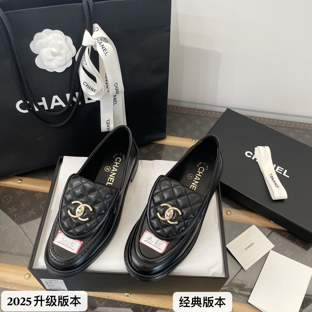 NO:234097,The latest version of the classic old model is upgraded ~ Detail comparison picture. A lot of changes have been made ~ toe craftsmanship ~ shoe folding craftsmanship ~ outsole craftsmanship ~ details materials upgrade ~ comfort upgrade ~ new ones improved ~ those who understand goods will naturally understand... Loafers, loafers19860909经典老款升级最新换代版本～细节对比图 做了蛮多处改动了～鞋头工艺～鞋口折边工艺～大底工艺～个个细节材料升级～舒适度升级～全新一一改良换代升级懂货的自然懂……,乐福鞋,loafers,Women's Shoes