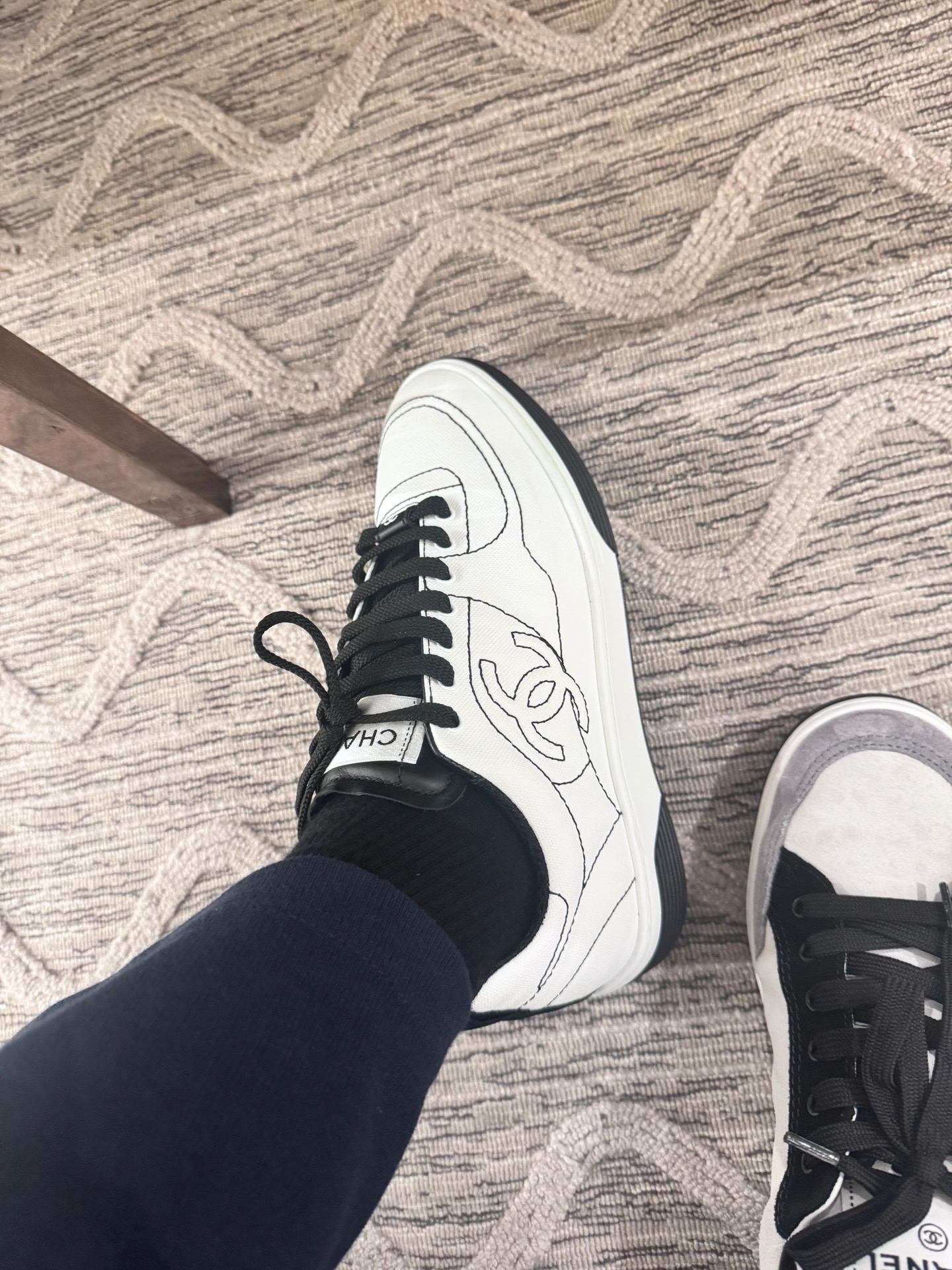 NO:237532,Black and white lines ~ the real thing is amazing ~ comfortable and easy to wear ~ never tired of wearing it, casual shoes/sports shoes, sneakers19860909黑白线条轮廓～实物上脚绝了～舒适好搭～百穿不厌,休闲鞋/运动鞋,sneakers,Women's Shoes