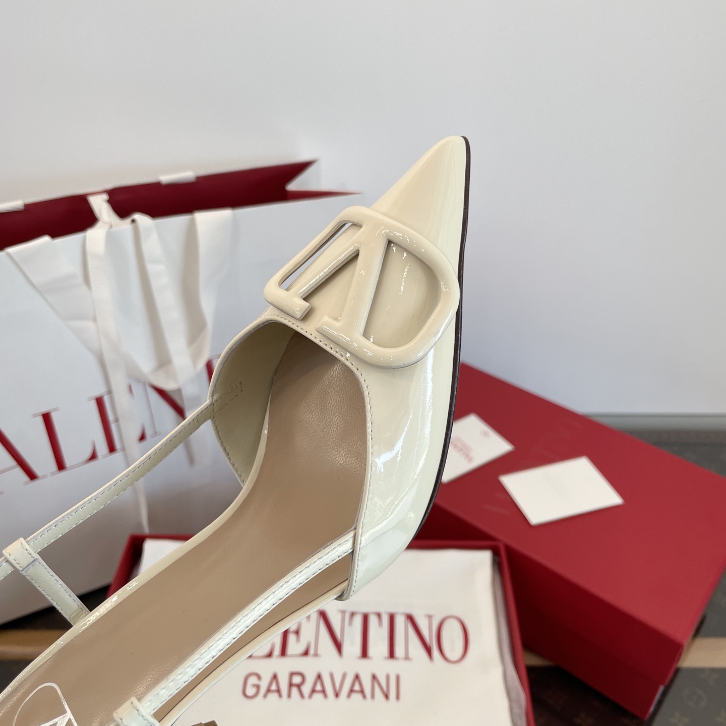 NO:249730,The heel is thin and the hardware buckle is freely adjusted and tight, and there is no need to worry about falling off the heel!  !  sandals sandals19860909后跟细带子五金扣～可自由调节松紧～不用担心掉跟！！,凉鞋,sandals,Women's Shoes