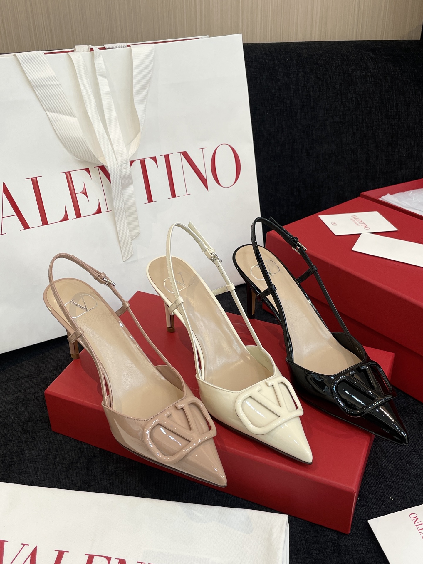 NO:494603,Please note that the return and exchange principle of the same model and the same color are one size difference. 34 and 40 are not returned or exchanged/Don't disturb those who mind, high heels, sandals, sandals, high heels19860909下单请注意 此工厂退换原则同款同色大小码相差一码 34和40不退不换/介意者勿扰,高跟鞋凉鞋,sandals,high heels,Women's Shoes